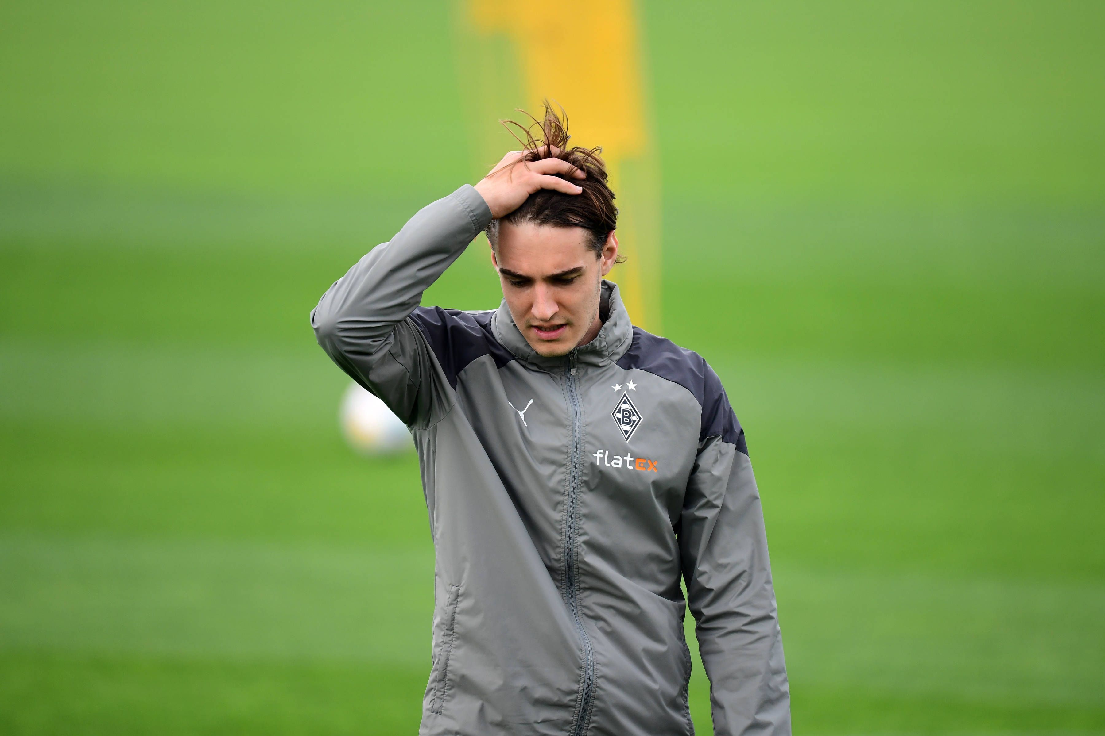 Flo Neuhaus auf dem Trainingsplatz.