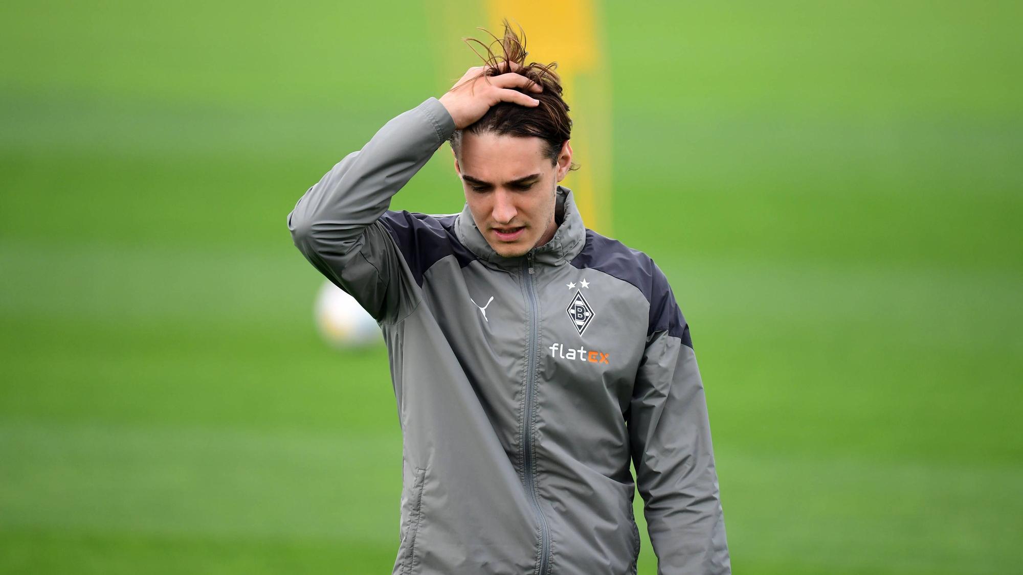 Flo Neuhaus auf dem Trainingsplatz.