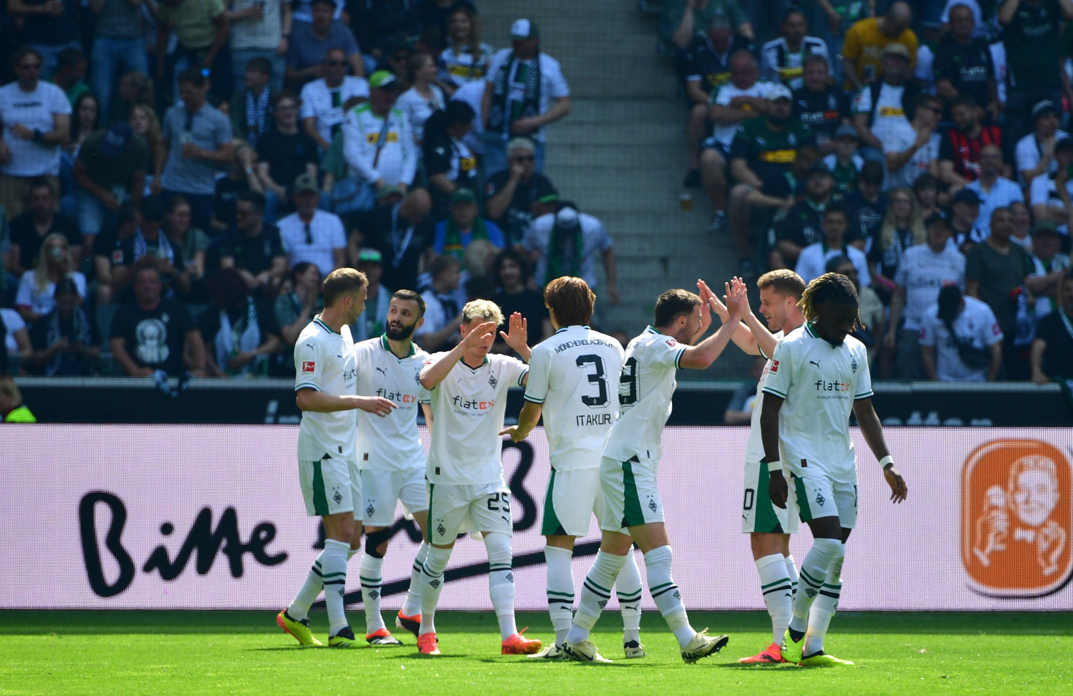 Borussia-Spieler beim Torjubel.