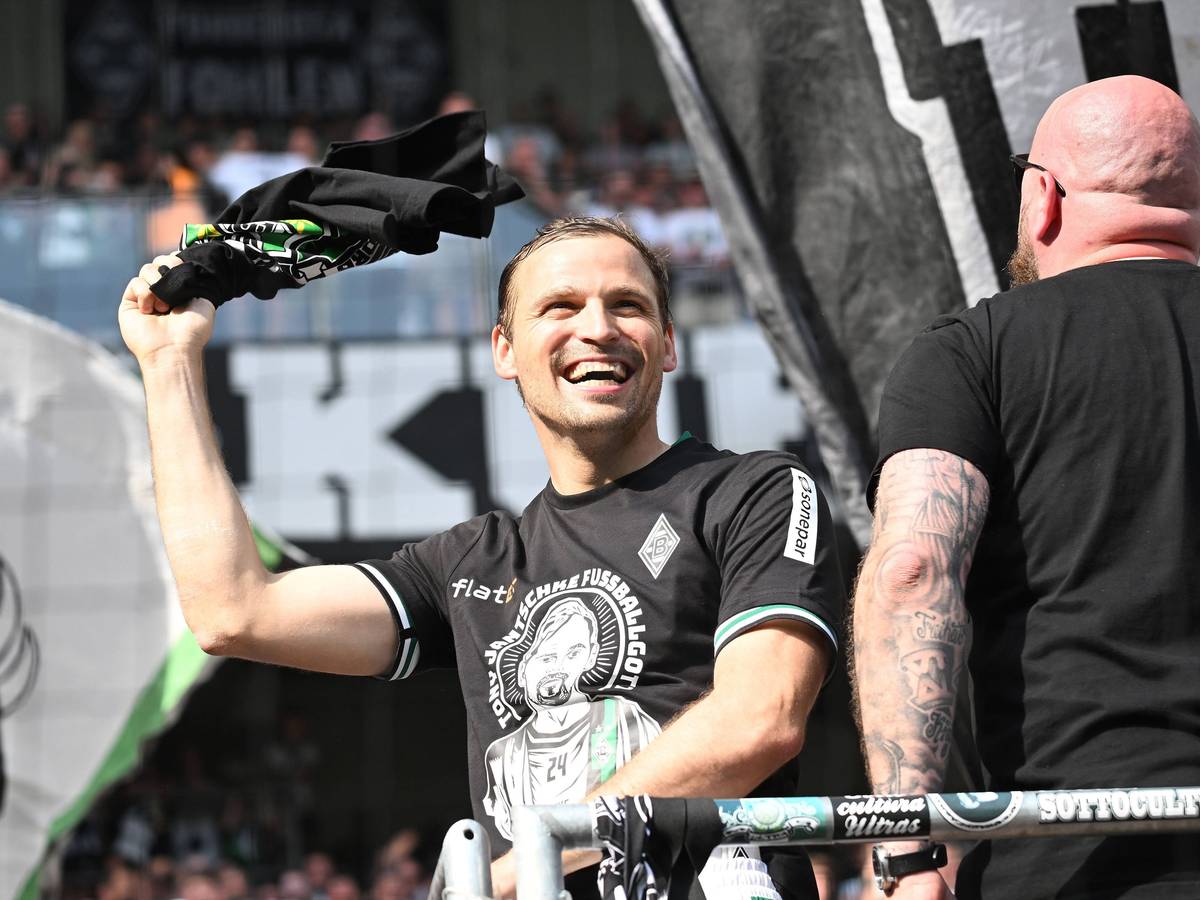 Tony Jantschke steht in der Nordkurve.