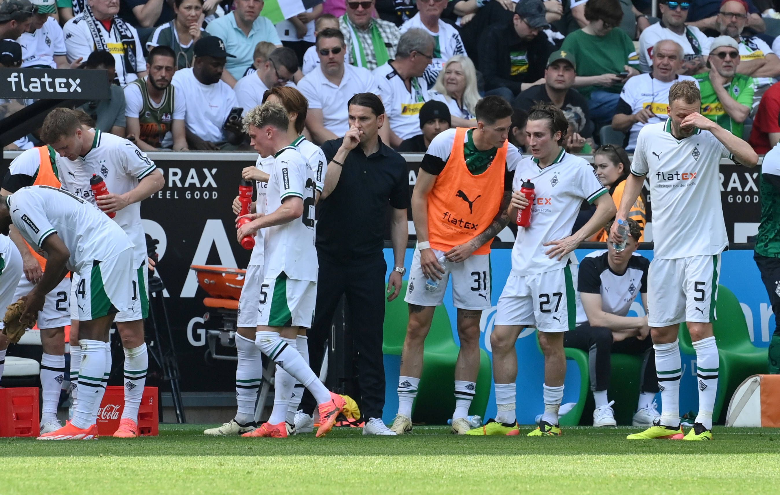Borussia-Spieler bei einer Trinkpause.
