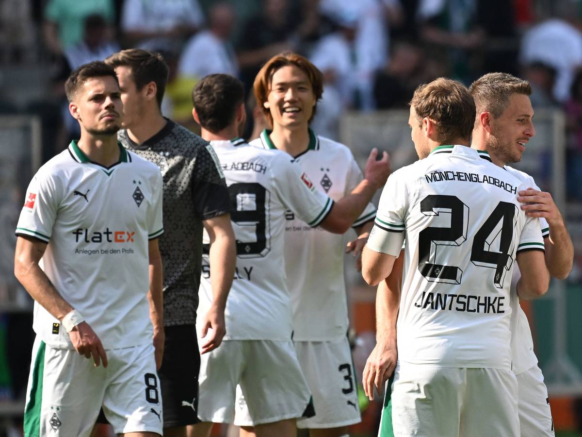 Borussia-Spieler nach dem Abpfiff gegen Frankfurt,