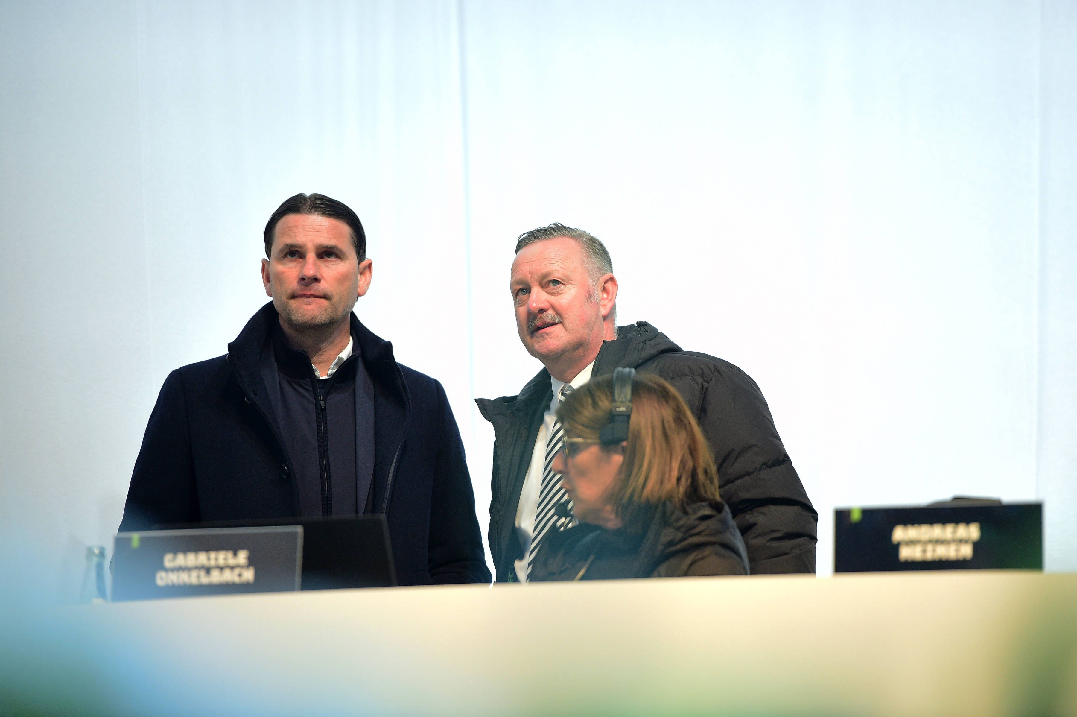 Gerardo Seoane und Roland Virkus auf der Mitgliederversammlung von Borussia Mönchengladbach.