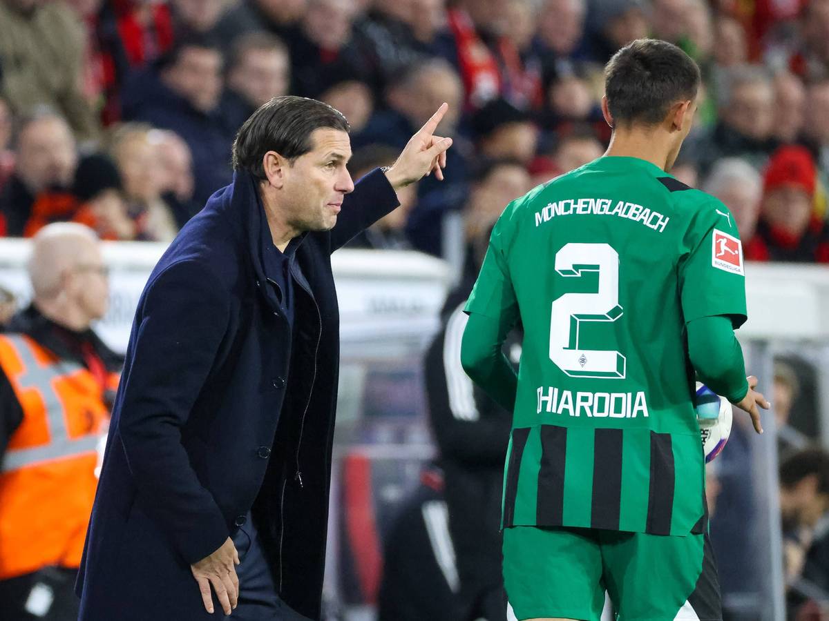 Fabio Chiarodia bekommt Anweisungen von Gerardo Seoane.