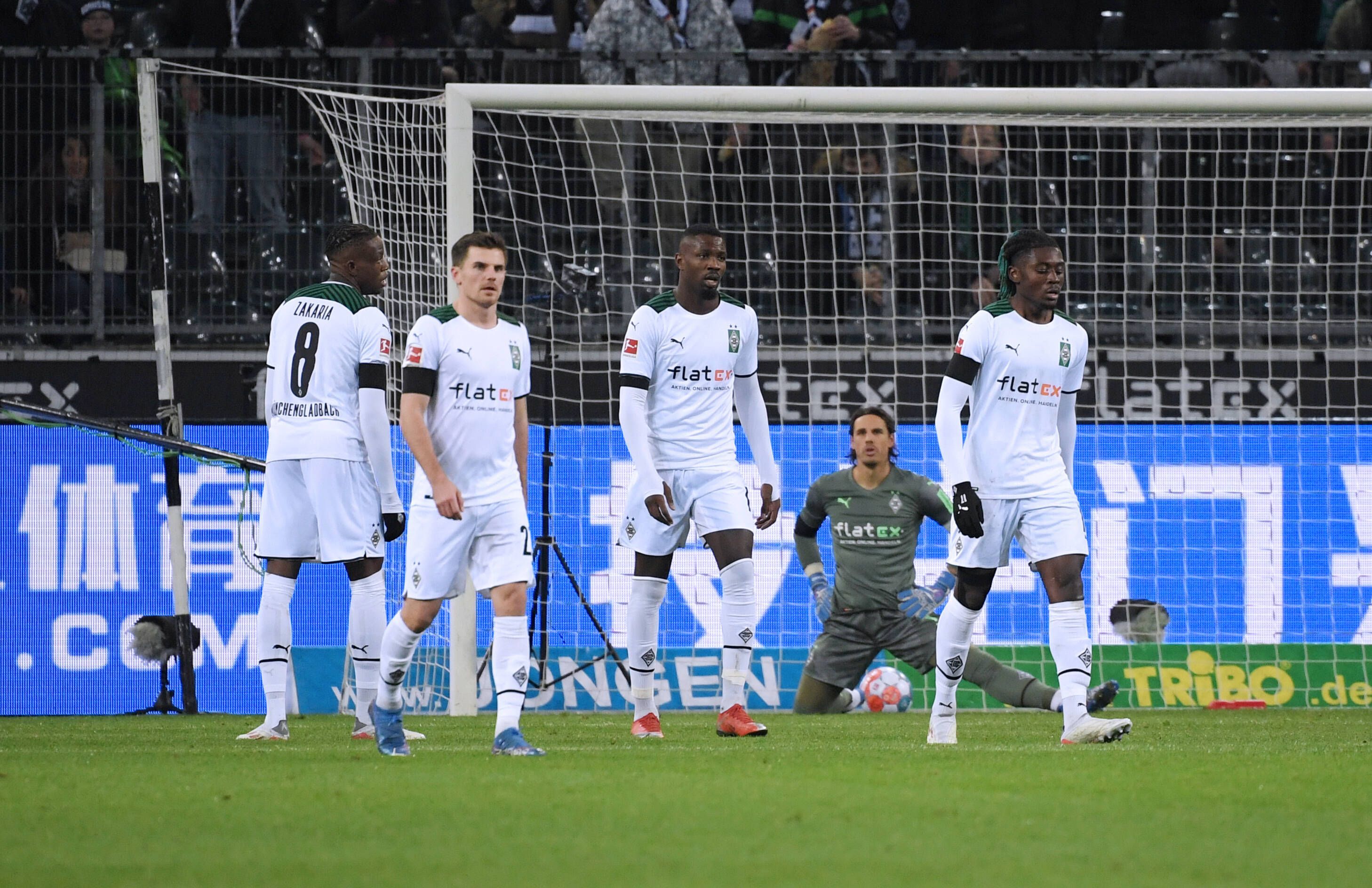 Gladbach-Profis sind nach einem Gegentor bedient.