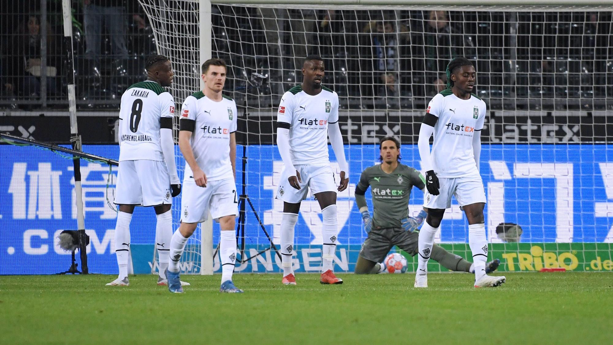 Gladbach-Profis sind nach einem Gegentor bedient.