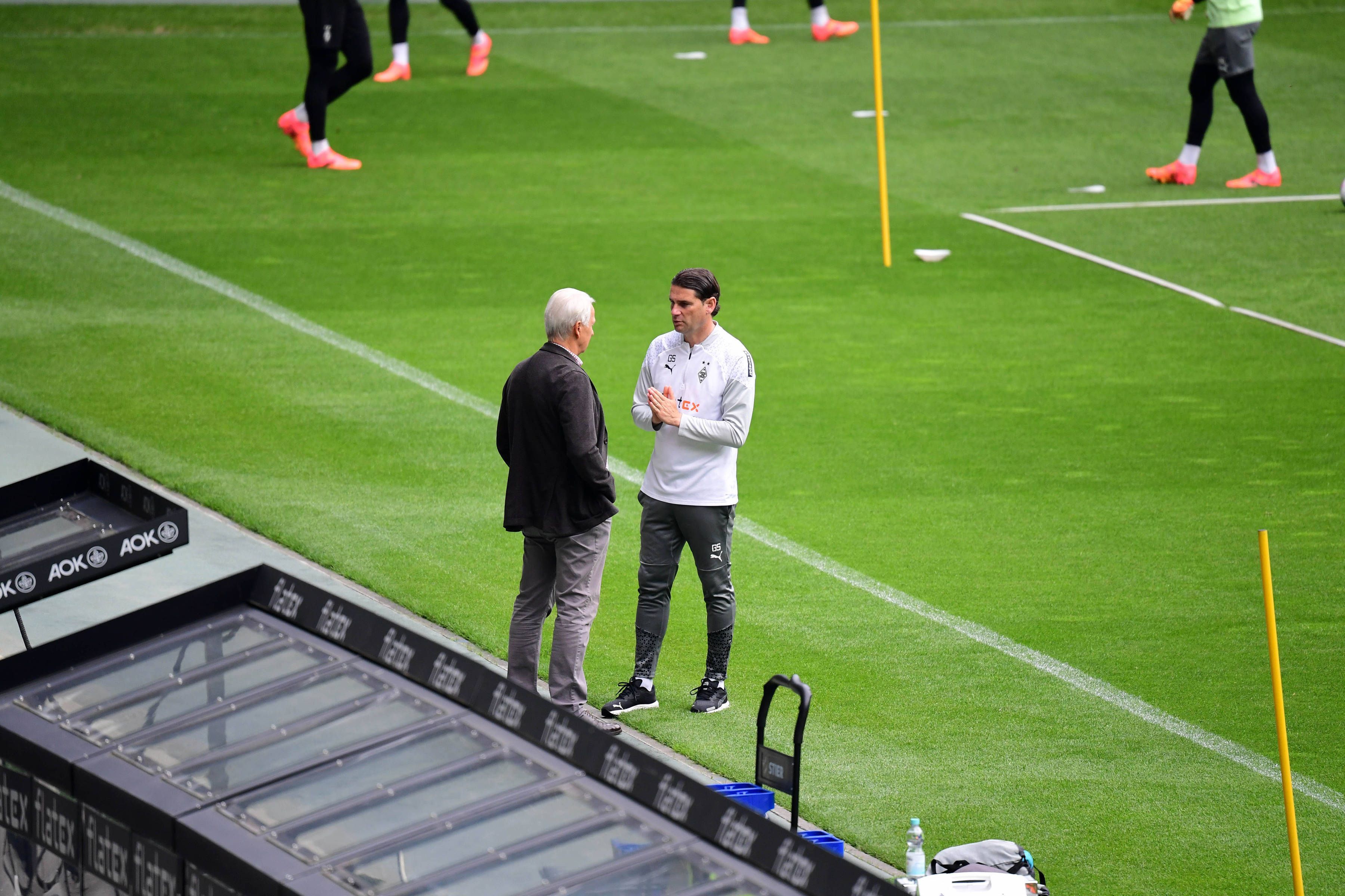 Gerardo Seoane im Gespräch mit Rainer Bonhof.