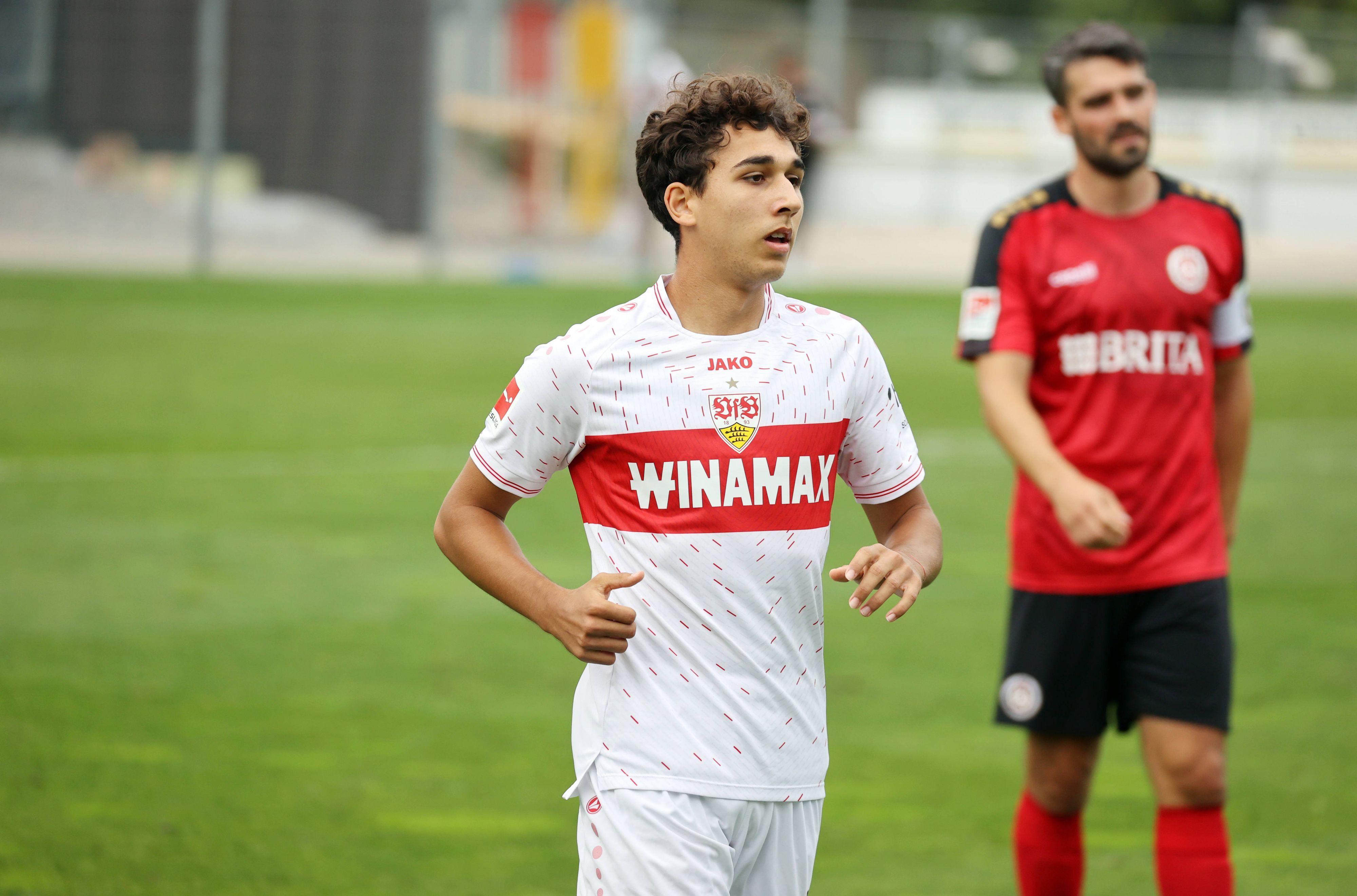 Raul Paula bei einem Testspiel des VfB Stuttgart gegen Wehen Wiesbaden.