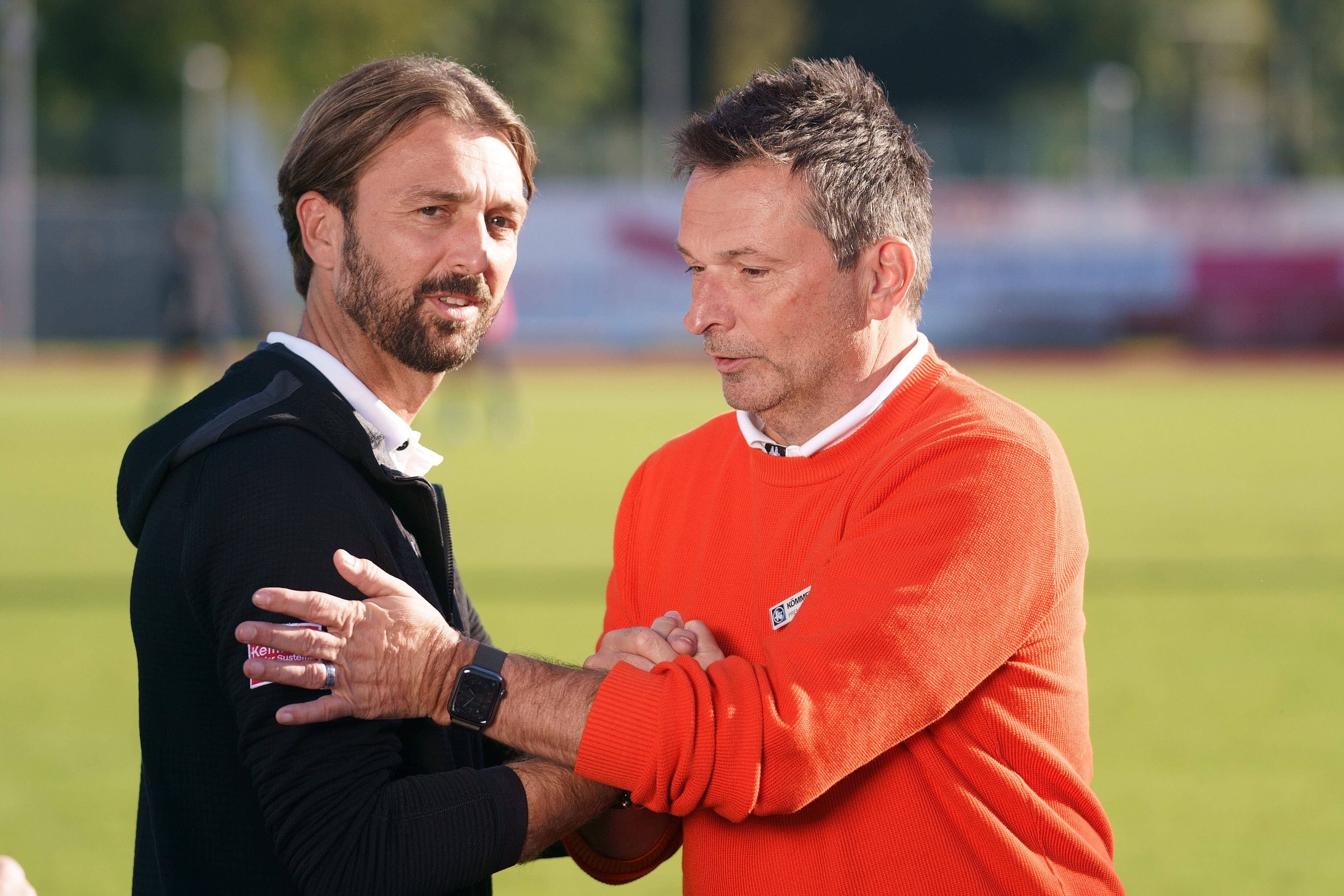 Thomas Hengen und Christian Heidel geben sich die Hand.