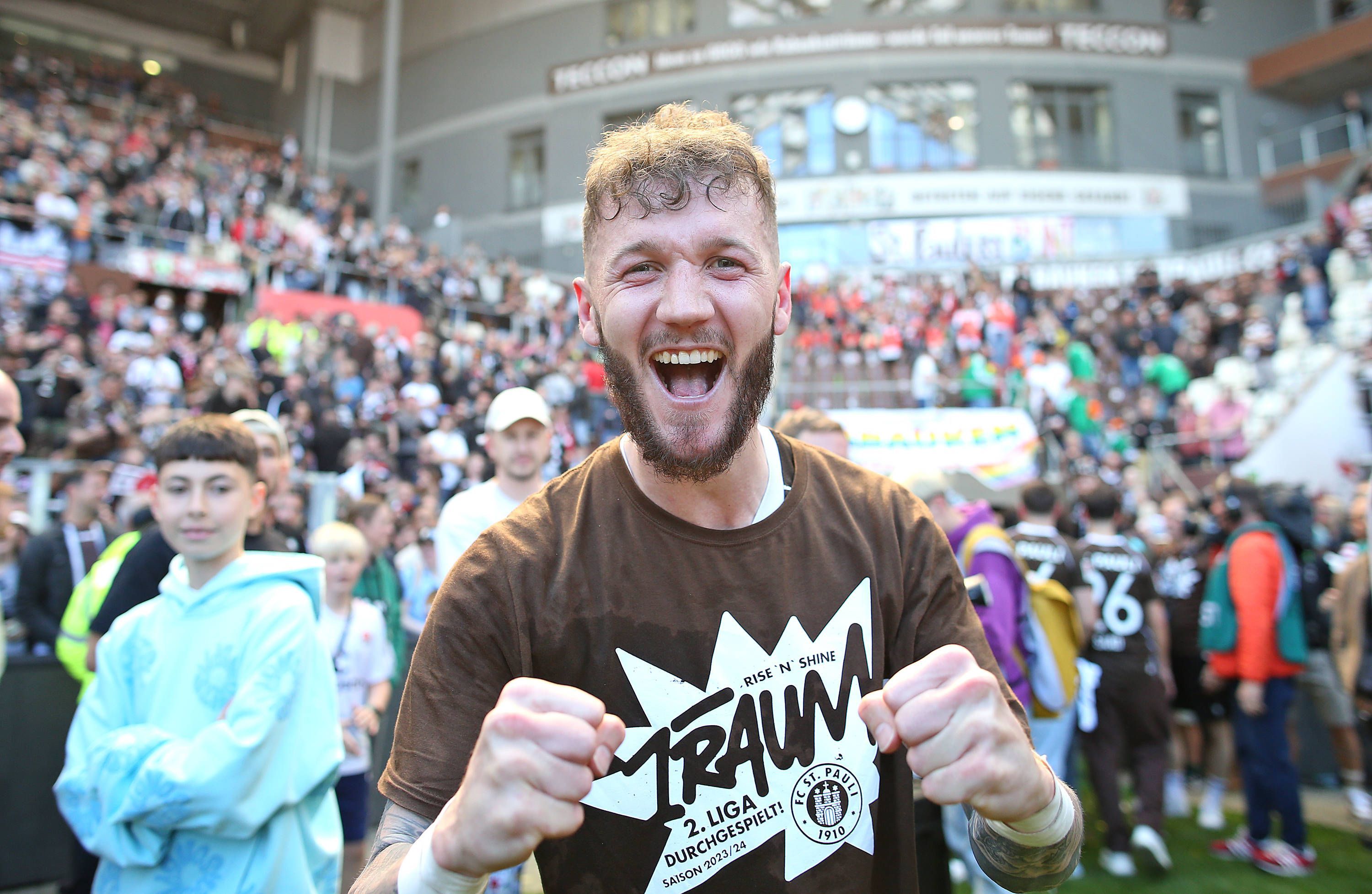 Marcel Hartel bei der Aufstiegsfeier des FC St. Pauli.