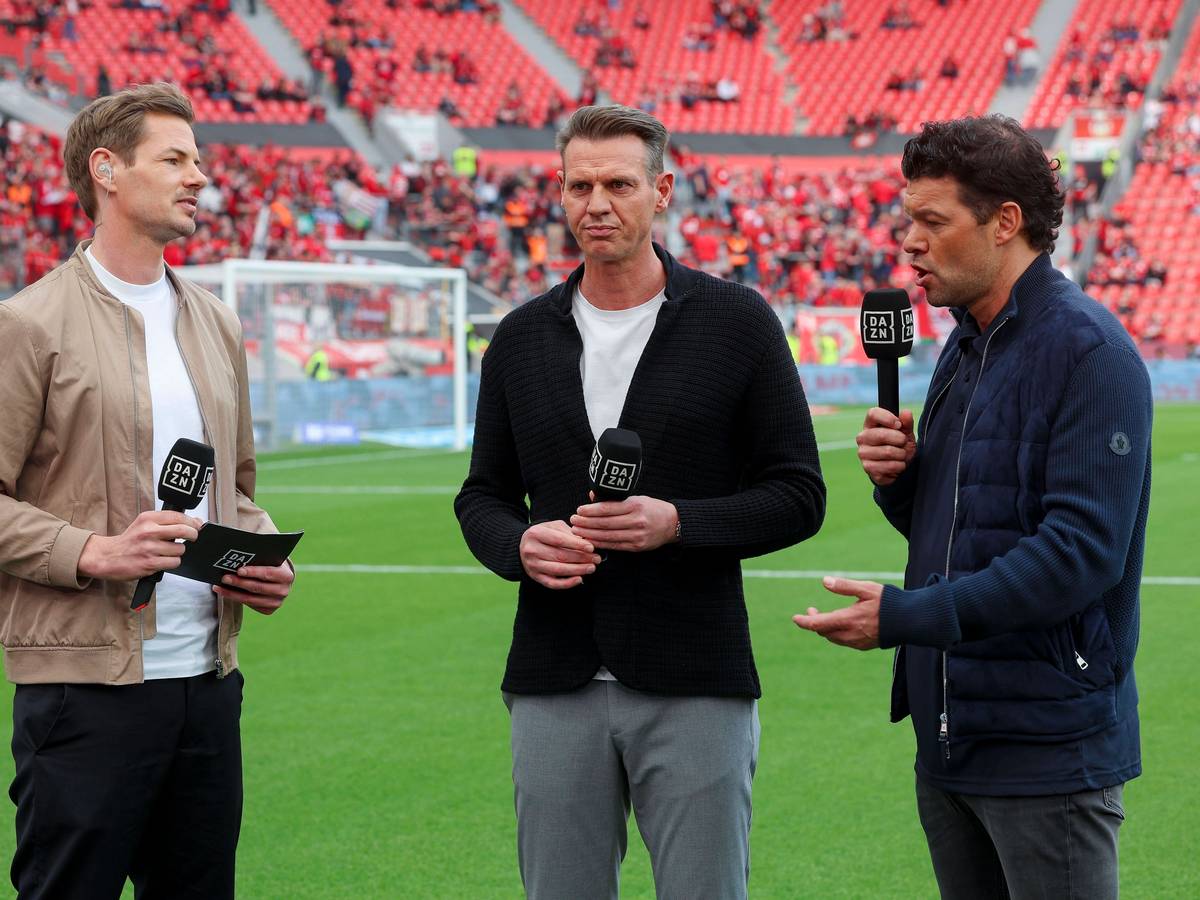 Alex Schlüter im Gespräch mit den Experten Tim Borowski und Michael Ballack.