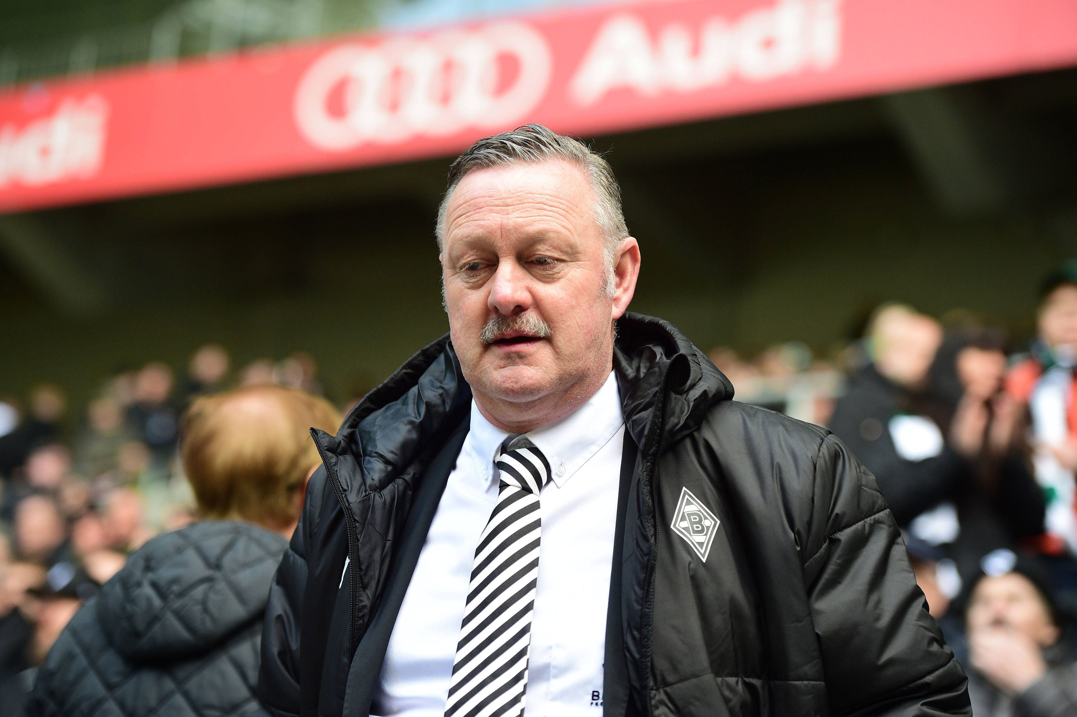 Roland Virkus steht auf der Südkurve im Borussia-Park.