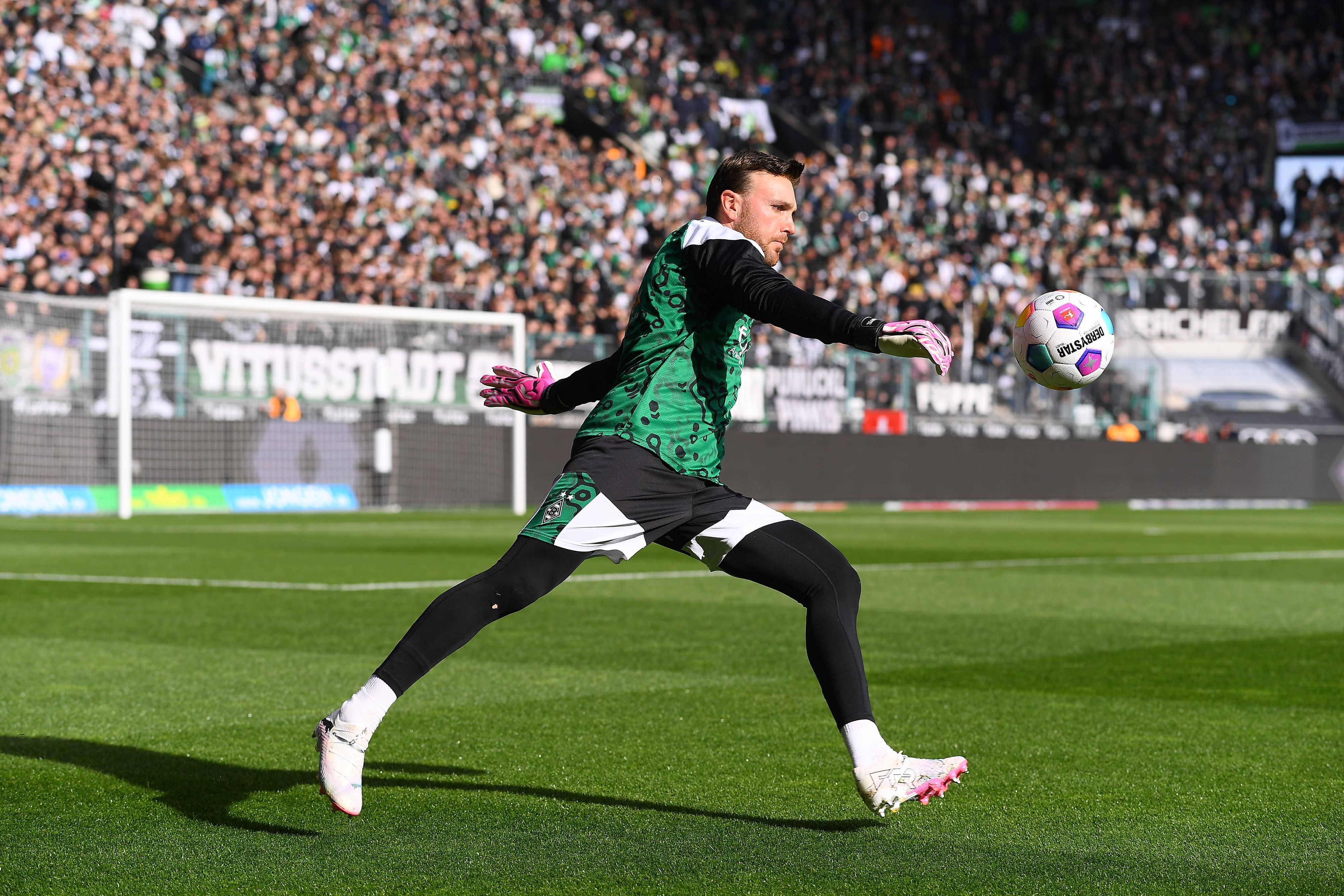 Tobi Sippel beim Aufwärmen vor dem Spiel Borussia Mönchengladbach gegen Köln.