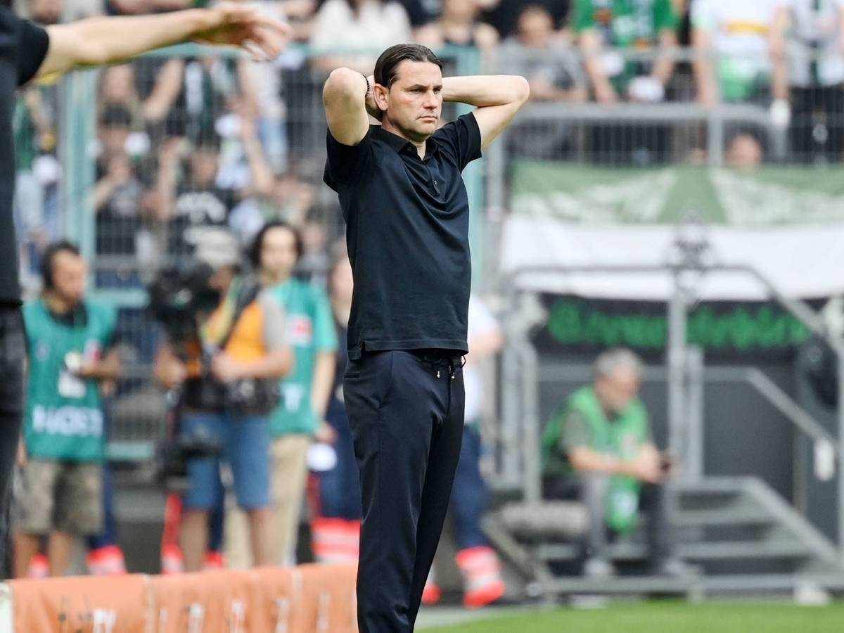 Gerardo Seoane faltet die Hände hinter seinem Kopf.