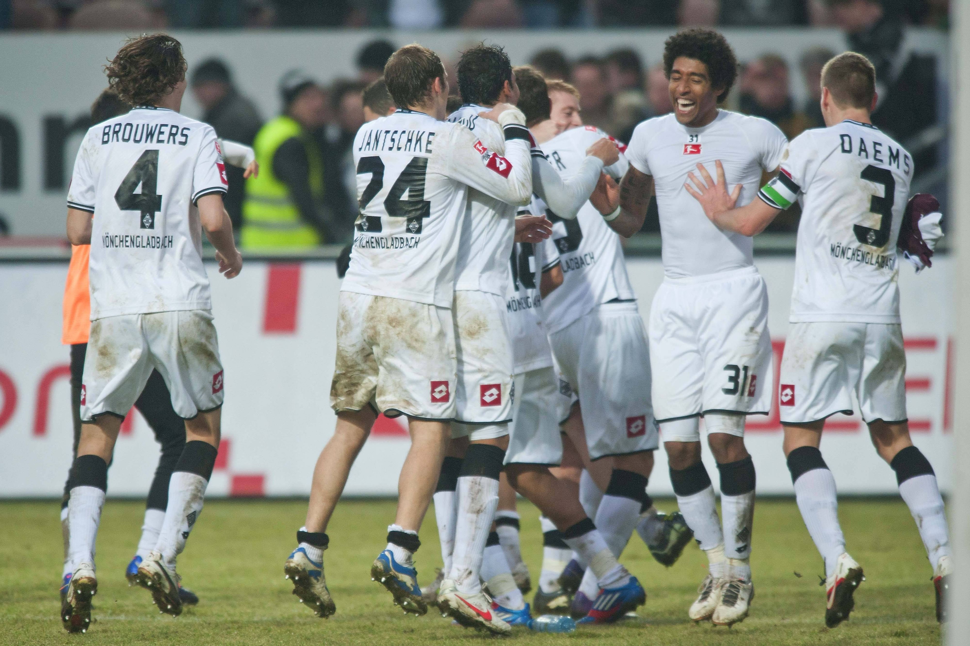 Profis von Borussia Mönchengladbach feiern einen Sieg.