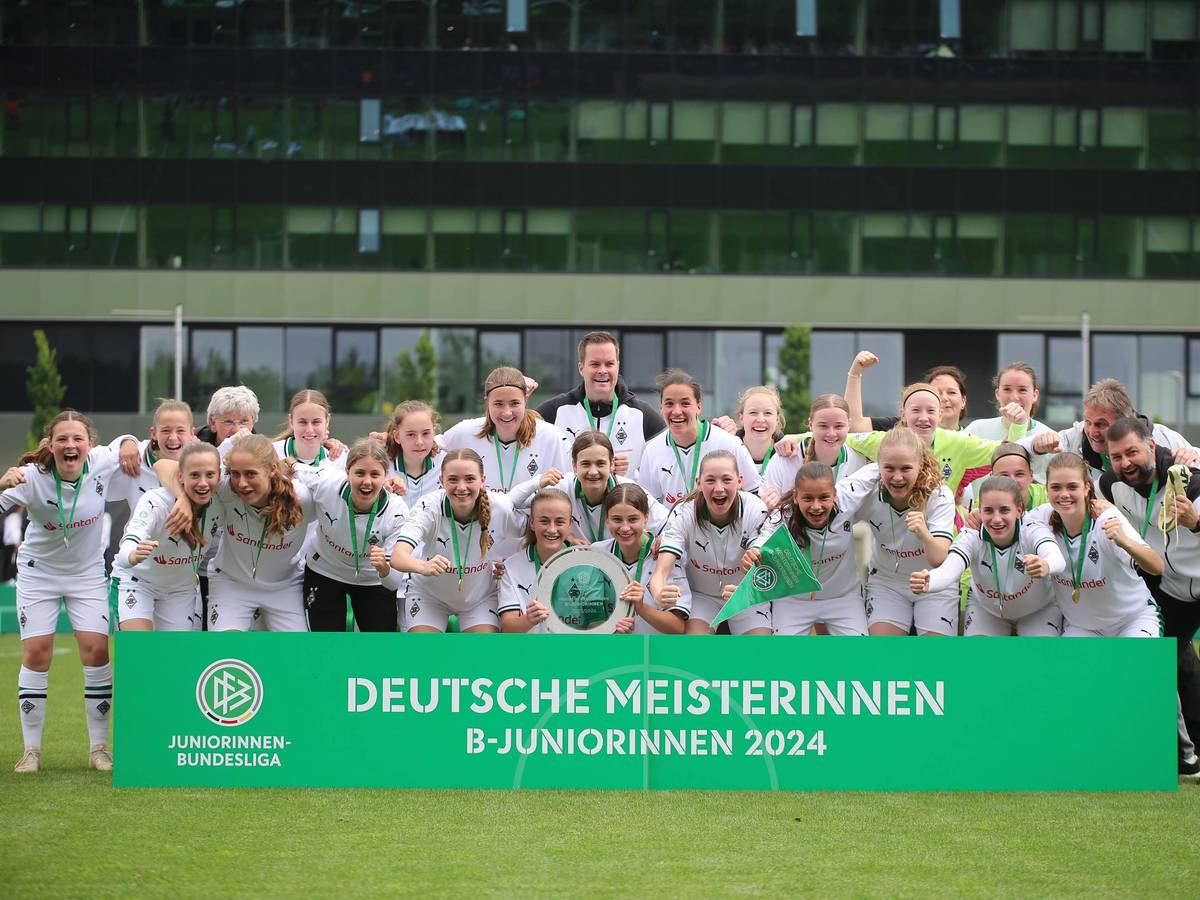 Die U17-Damen von Borussia Mönchengladbach beim Siegerfoto.