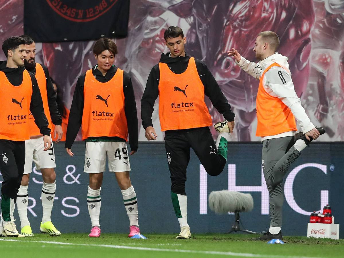 Spieler von Borussia Mönchengladbach beim Aufwärmen.