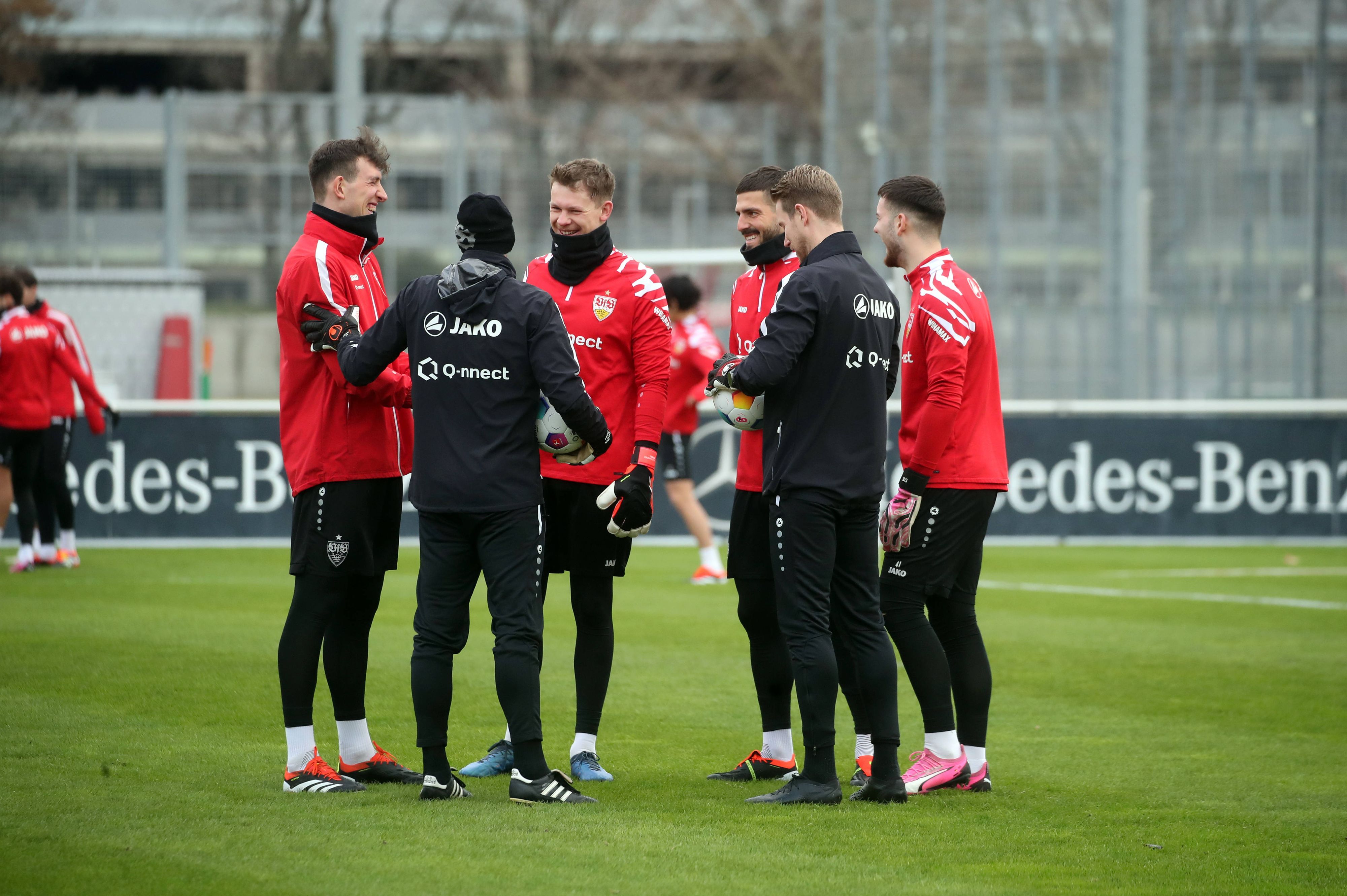 Stuttgart-Torhüter und Trainer im Training.
