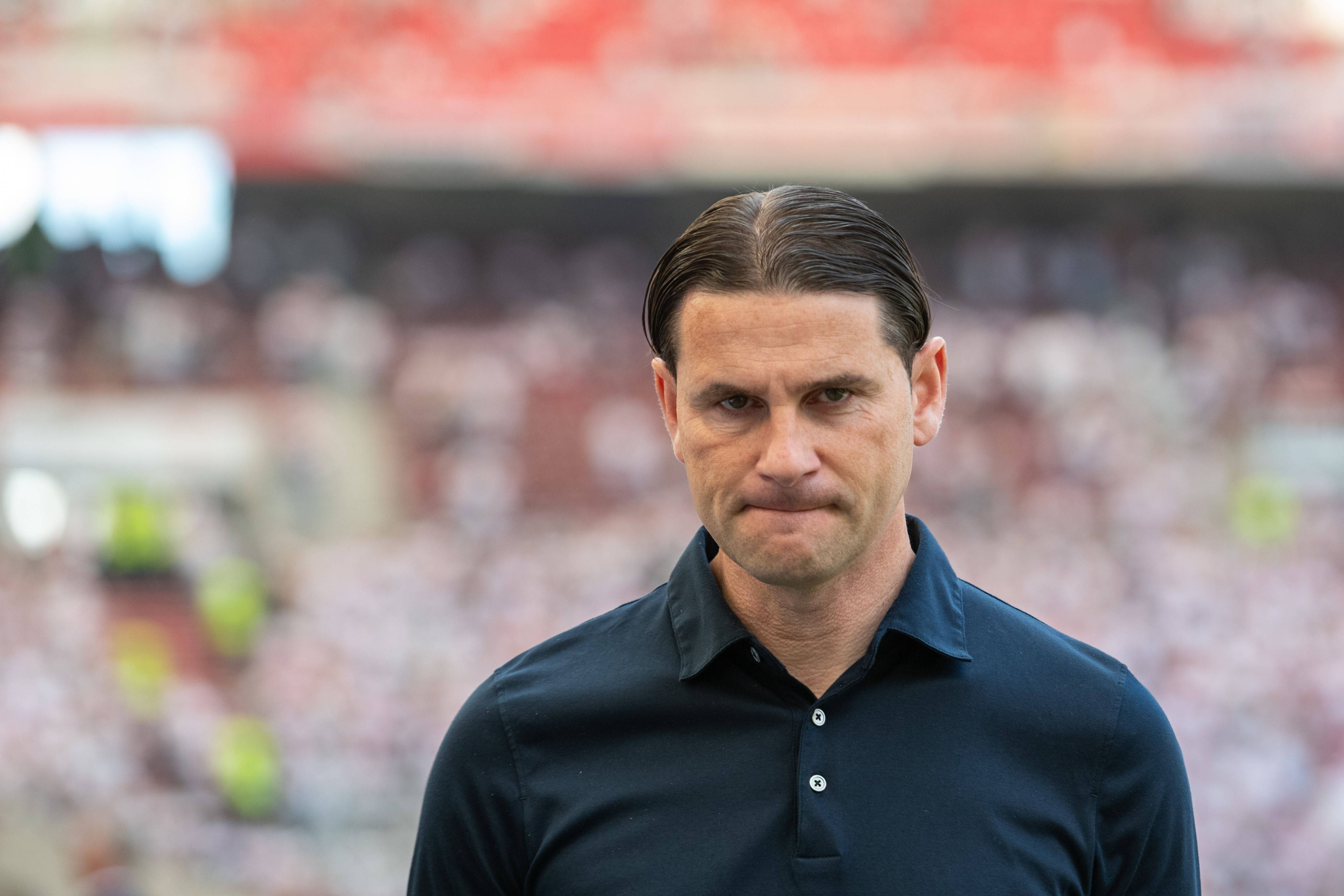 Gerardo Seoane schaut ernst.