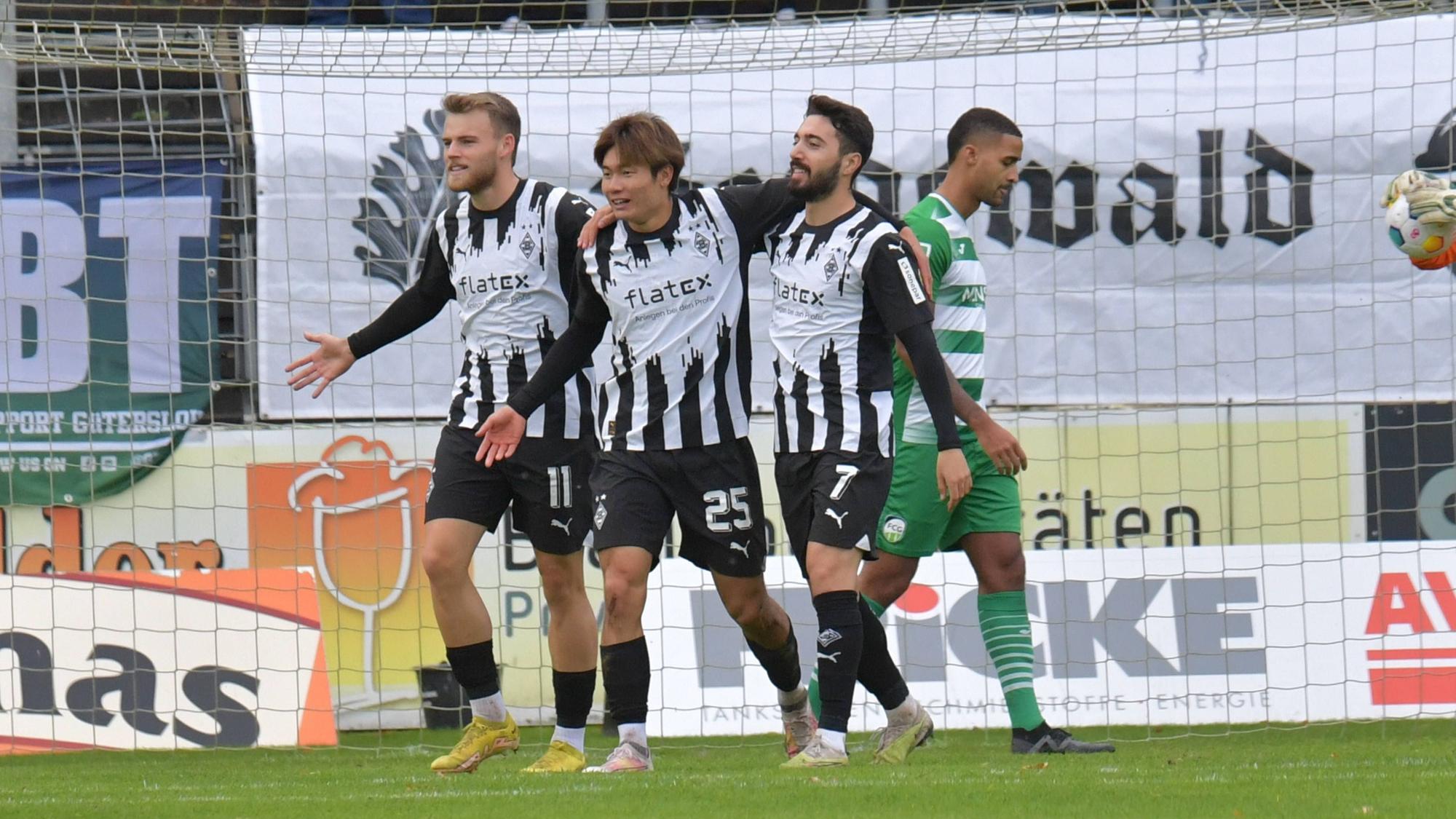 Mika Schroers, Shio Fukuda und Jacob Italiano beim Jubel.