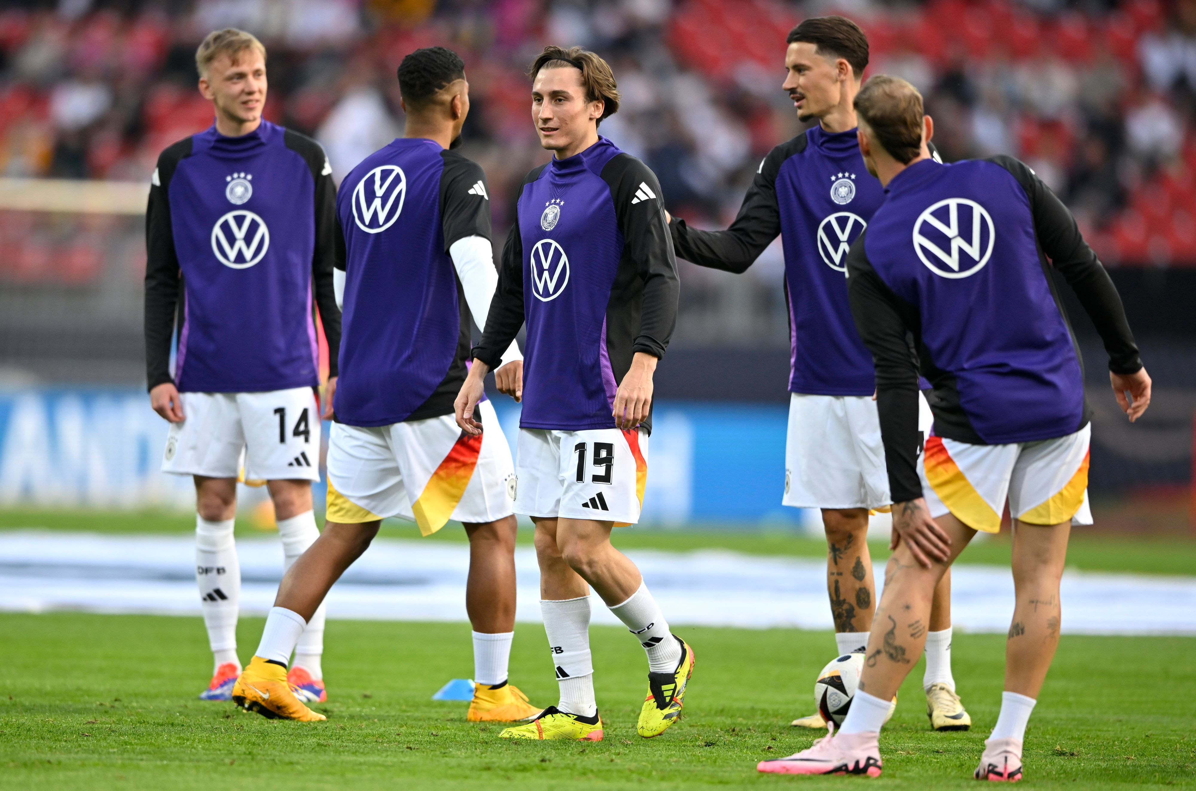 Rocco Reitz beim Warmmachen vor einem Länderspiel.