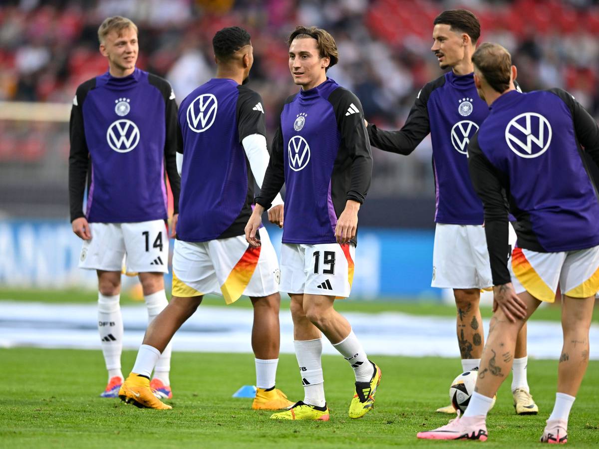 Rocco Reitz beim Warmmachen vor einem Länderspiel.