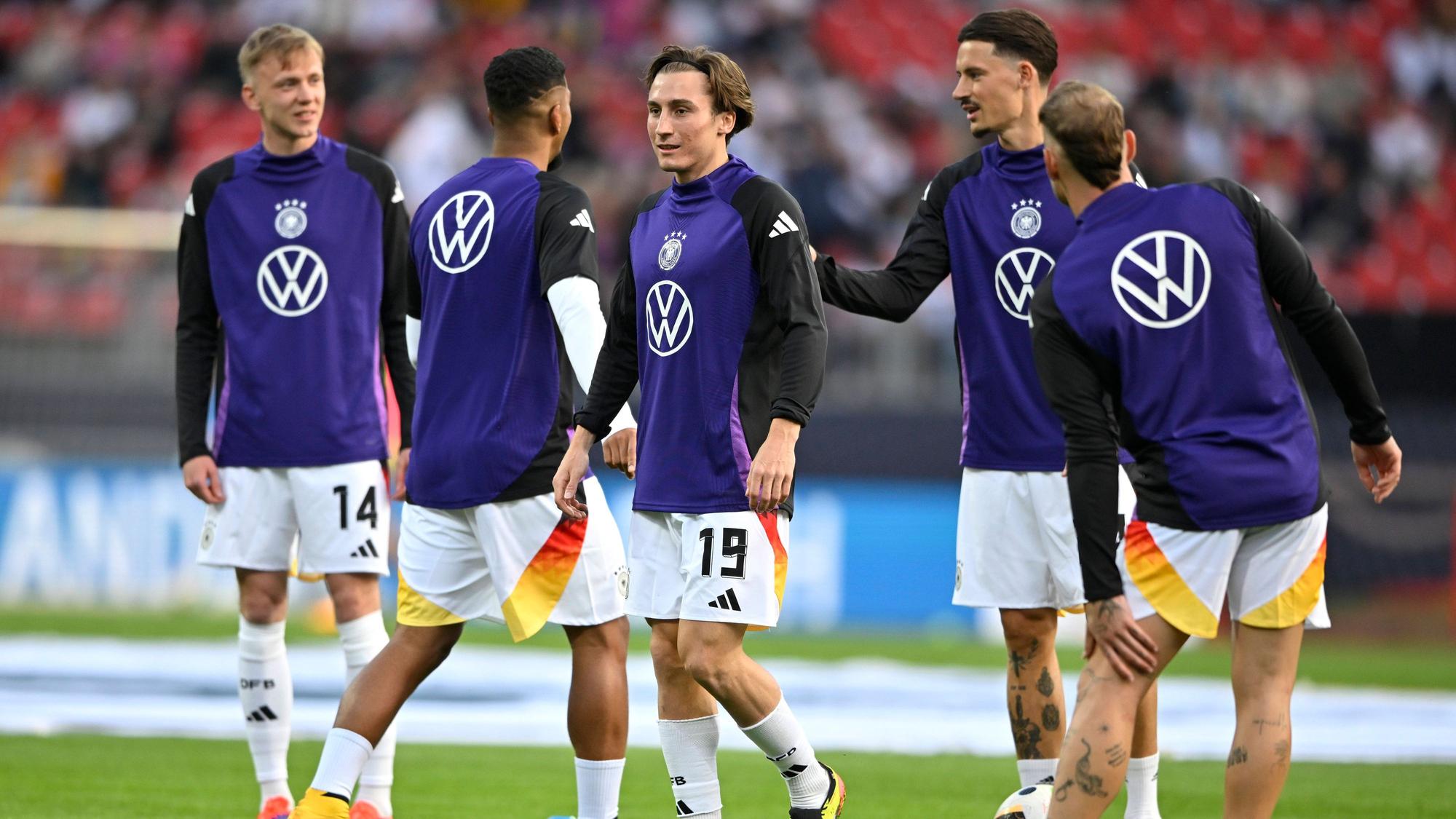 Rocco Reitz beim Warmmachen vor einem Länderspiel.