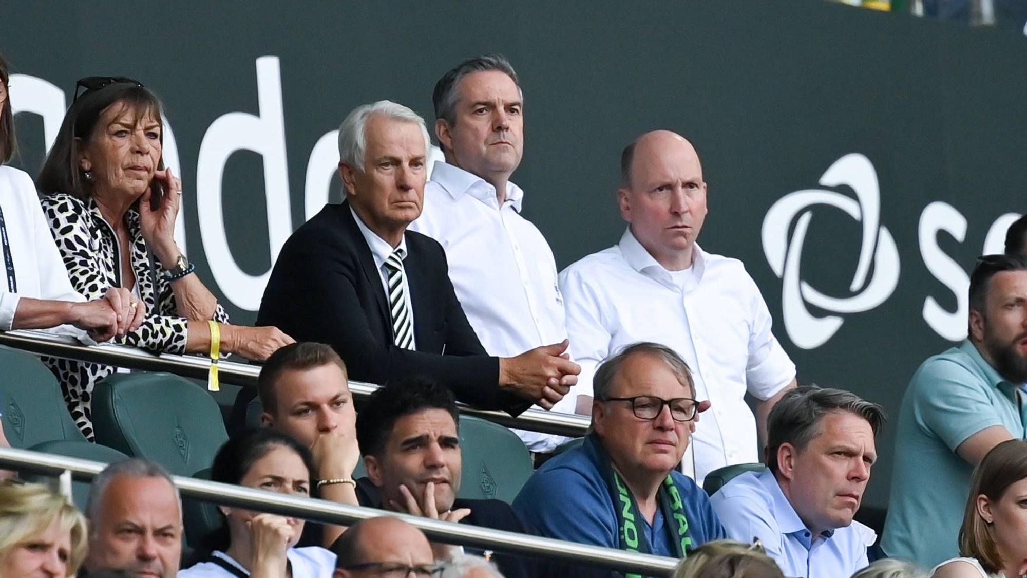 Die Chef-Etage von Borussia Mönchengladbach während eines Spiels im Borussia-Park.