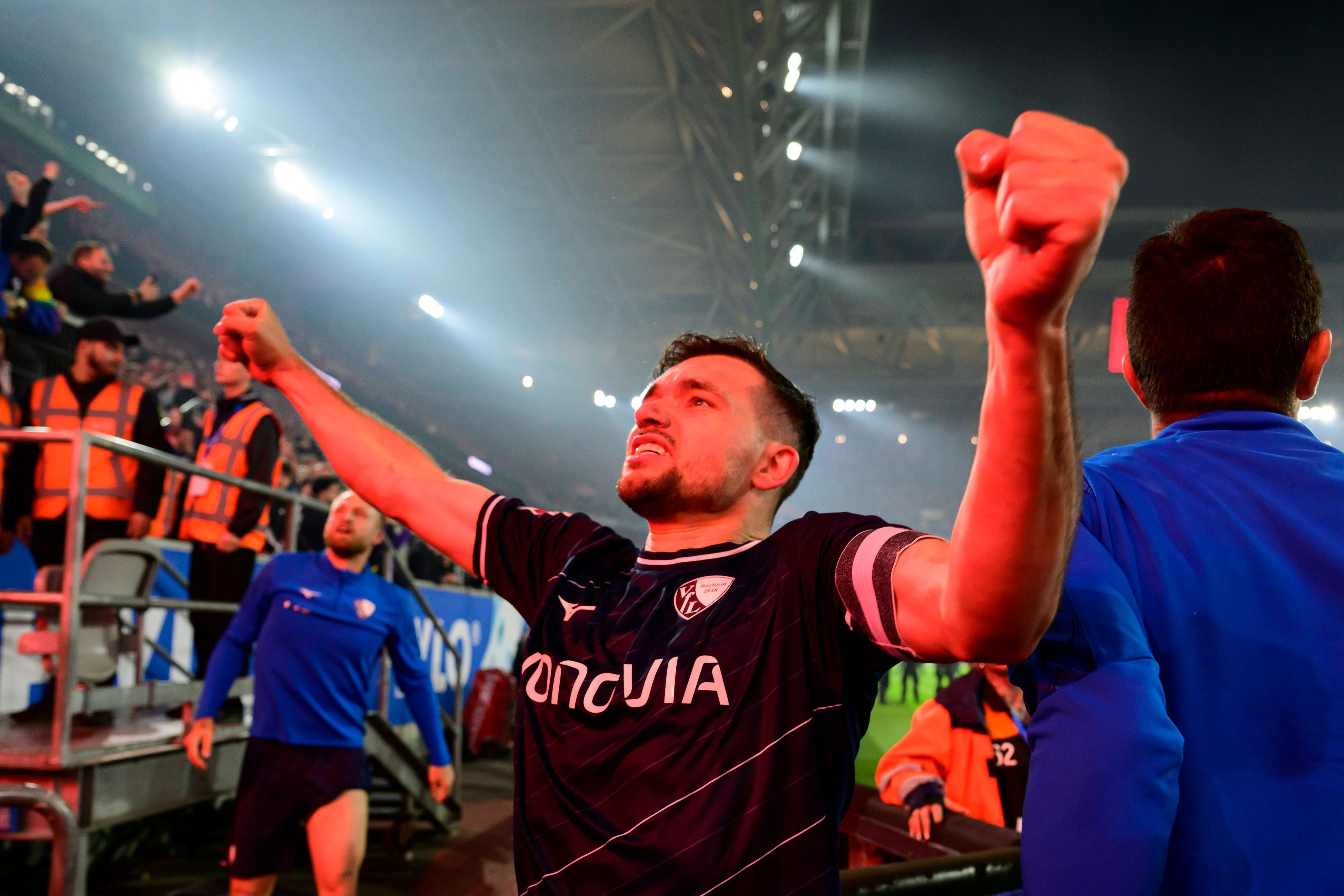 Neuzugang Kevin Stöger nach dem erfolgreichen Relegationsspiel des VfL Bochum.