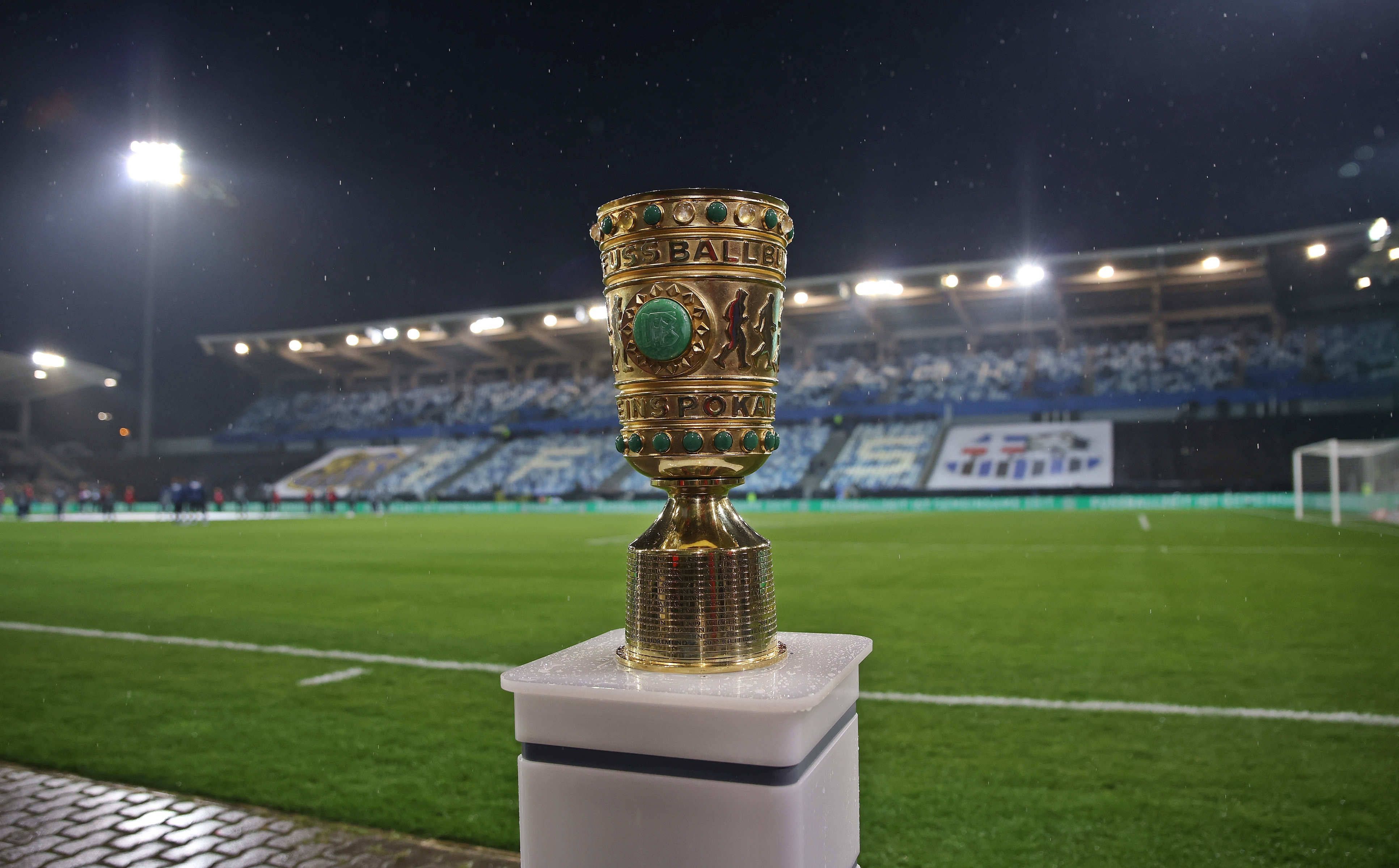 Der DFB-Pokal steht beim Viertelfinal-Spiel des 1. FC Saarbrücken gegen Borussia Mönchengladbach im Ludwigsparkstadion.