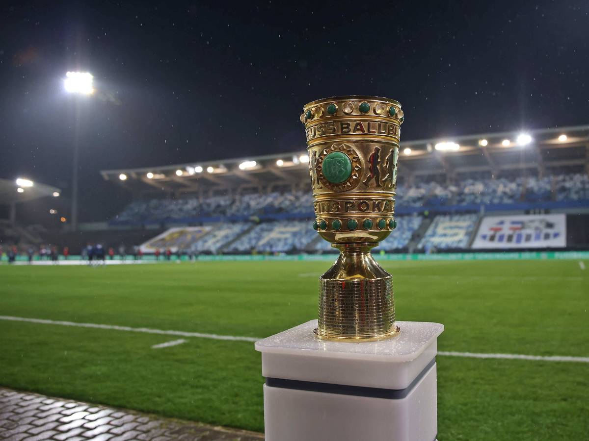 Der DFB-Pokal steht beim Viertelfinal-Spiel des 1. FC Saarbrücken gegen Borussia Mönchengladbach im Ludwigsparkstadion.
