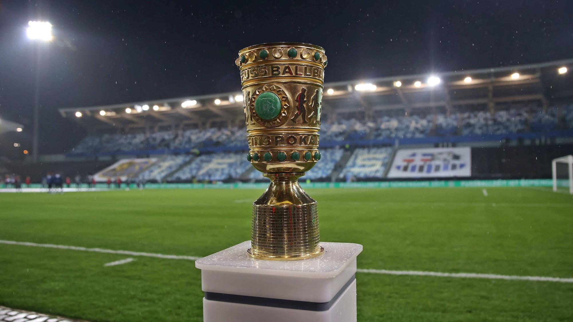 Der DFB-Pokal steht beim Viertelfinal-Spiel des 1. FC Saarbrücken gegen Borussia Mönchengladbach im Ludwigsparkstadion.