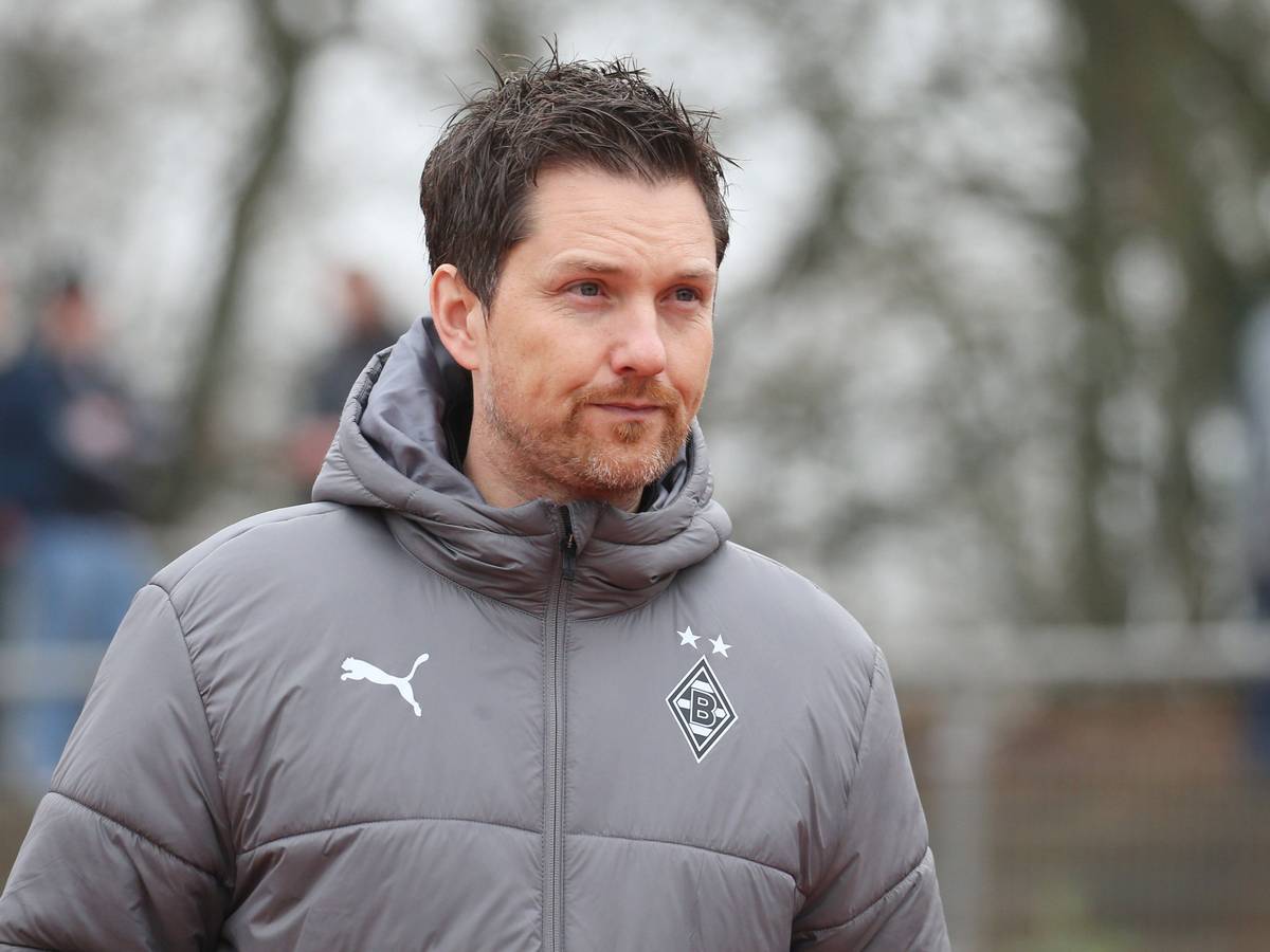 Mirko Sandmöller in einer Borussia-Jacke.