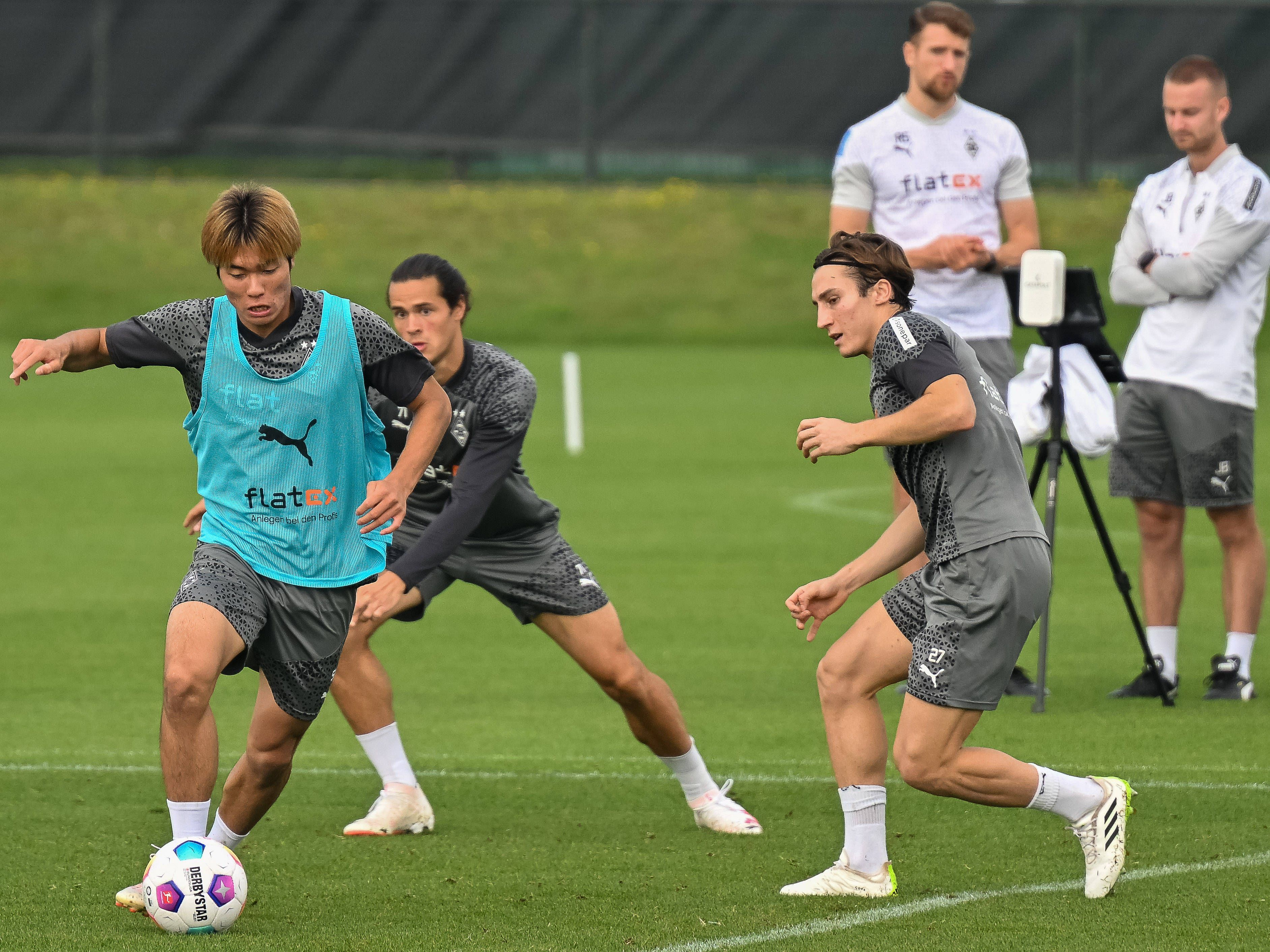 Noah Andreas im Profi-Training mit Rocco Reitz und Shio Fukuda.