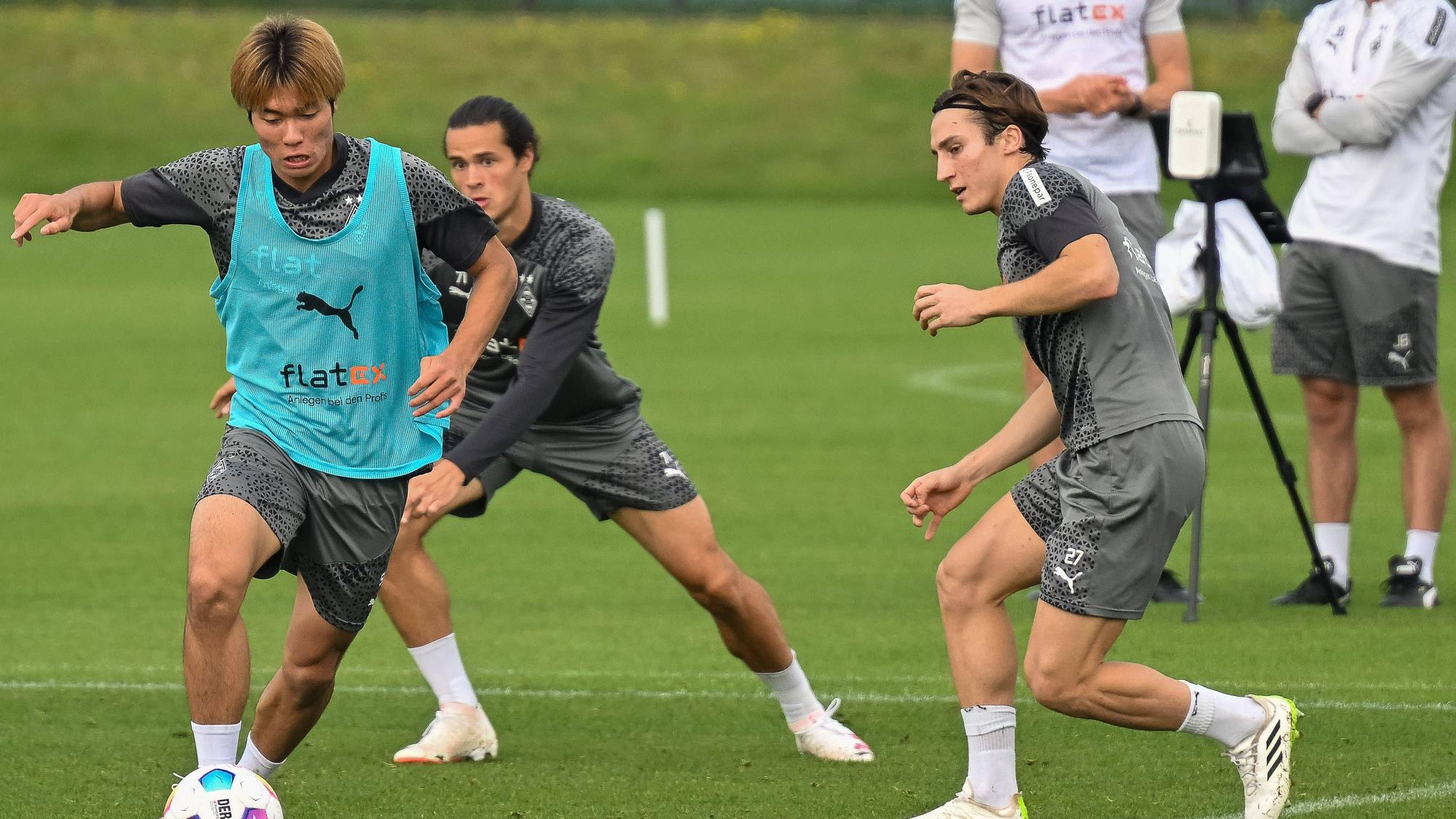 Noah Andreas im Profi-Training mit Rocco Reitz und Shio Fukuda.