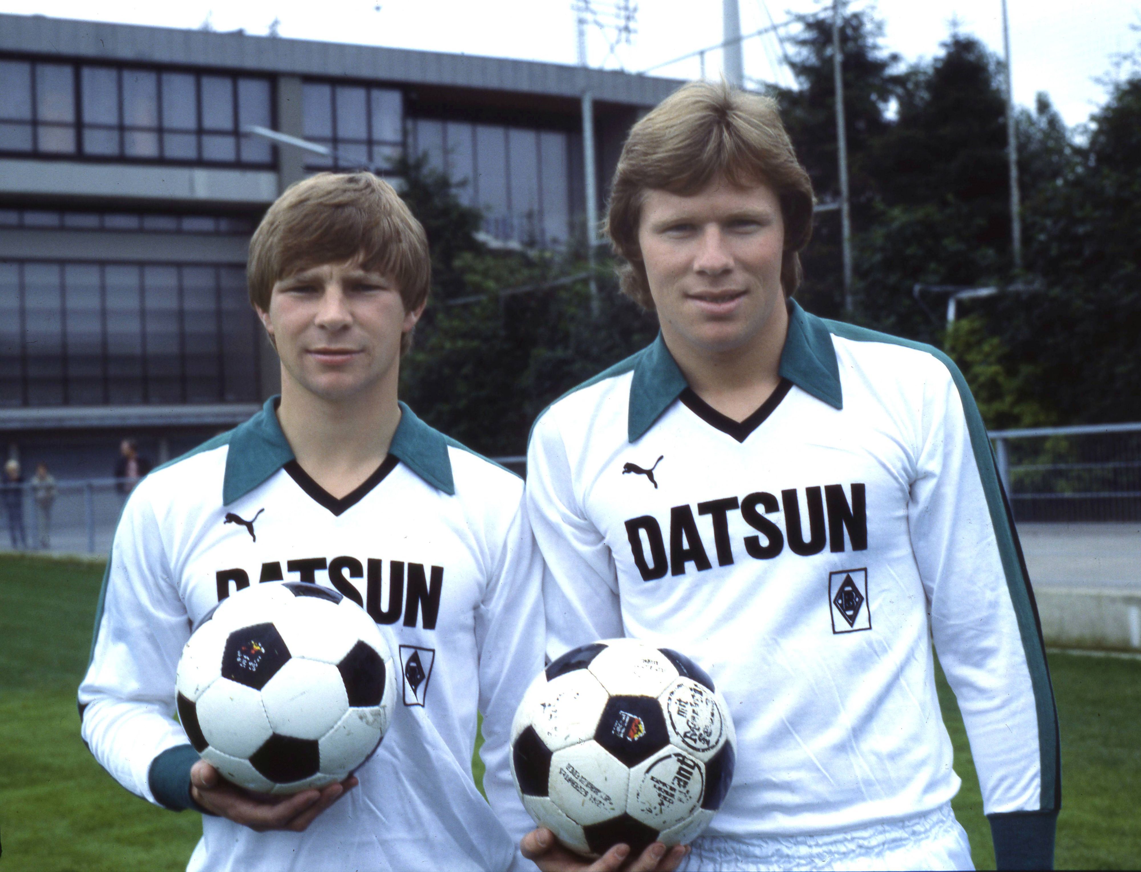 Steen Thychosen und Carsten Nielsen im Gladbach-Trikot mit Ball.