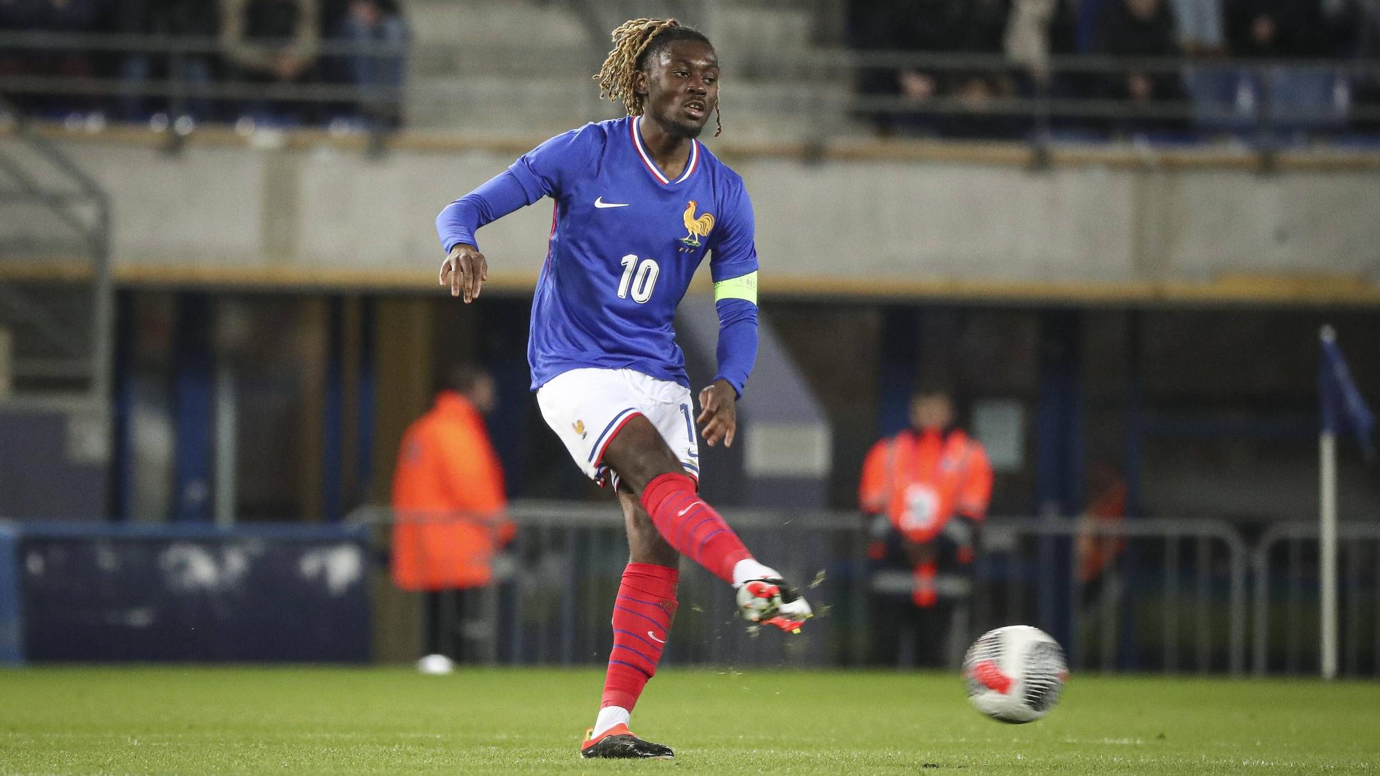 Frankreichs Manu Koné passt den Ball im Testspiel gegen die USA.