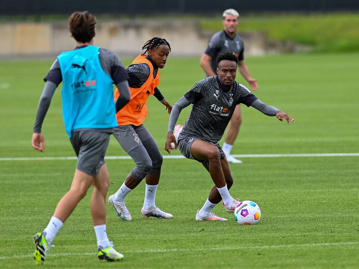 Yvandro Borges Sanches im Trainings-Duell mit Nathan Ngoumou.