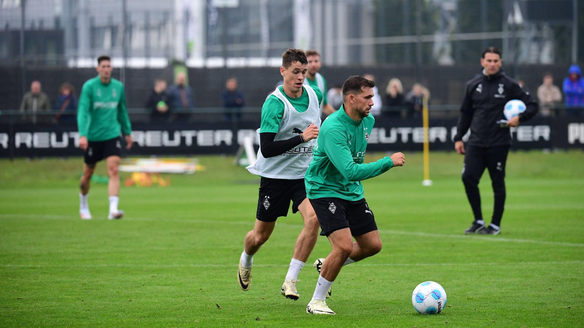 Die Fohlen-Neuzugänge Philipp Sander und Kevin Stöger beim Training.