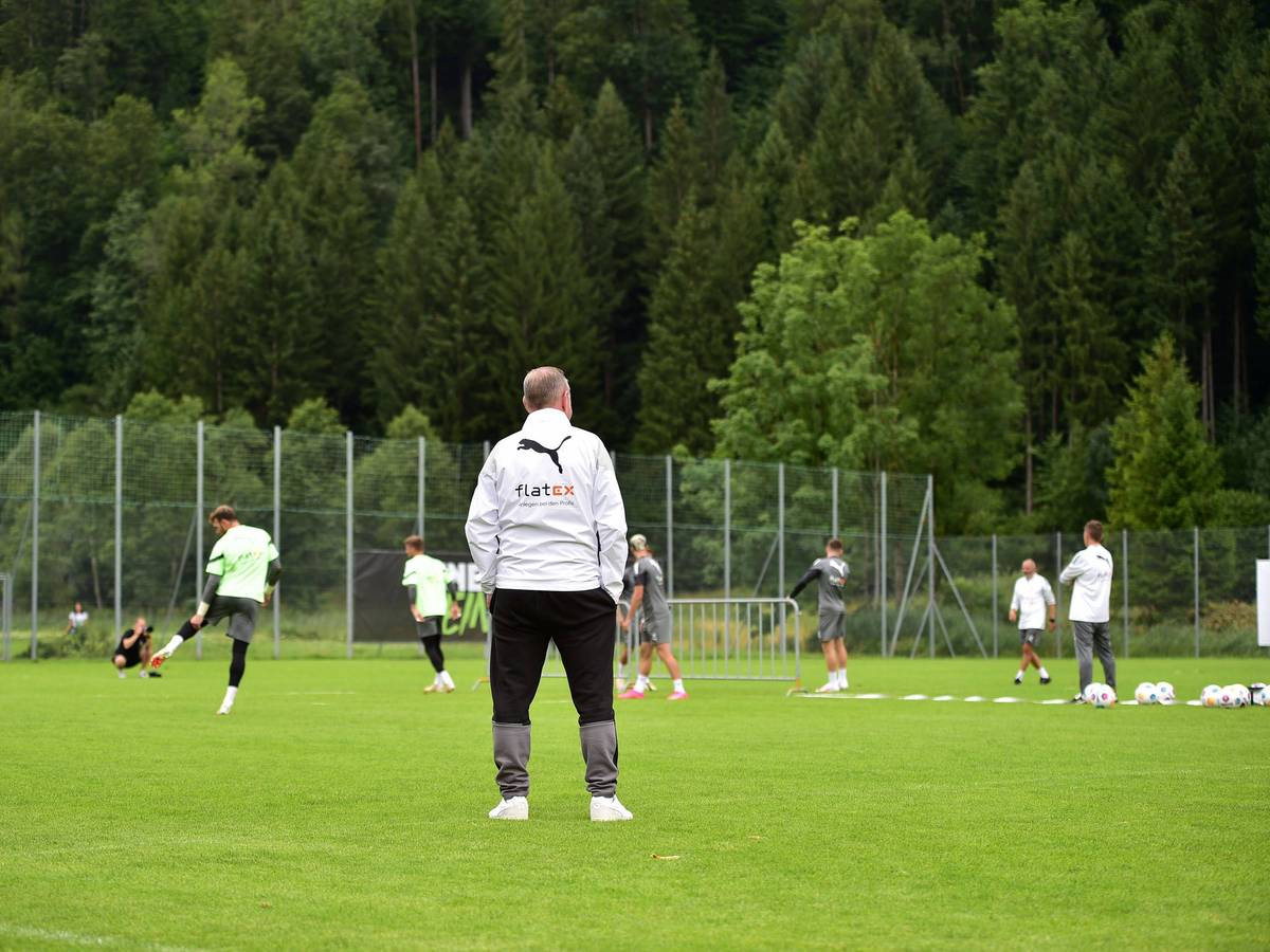 Roland Virkus beobachtet das Trainingslager.