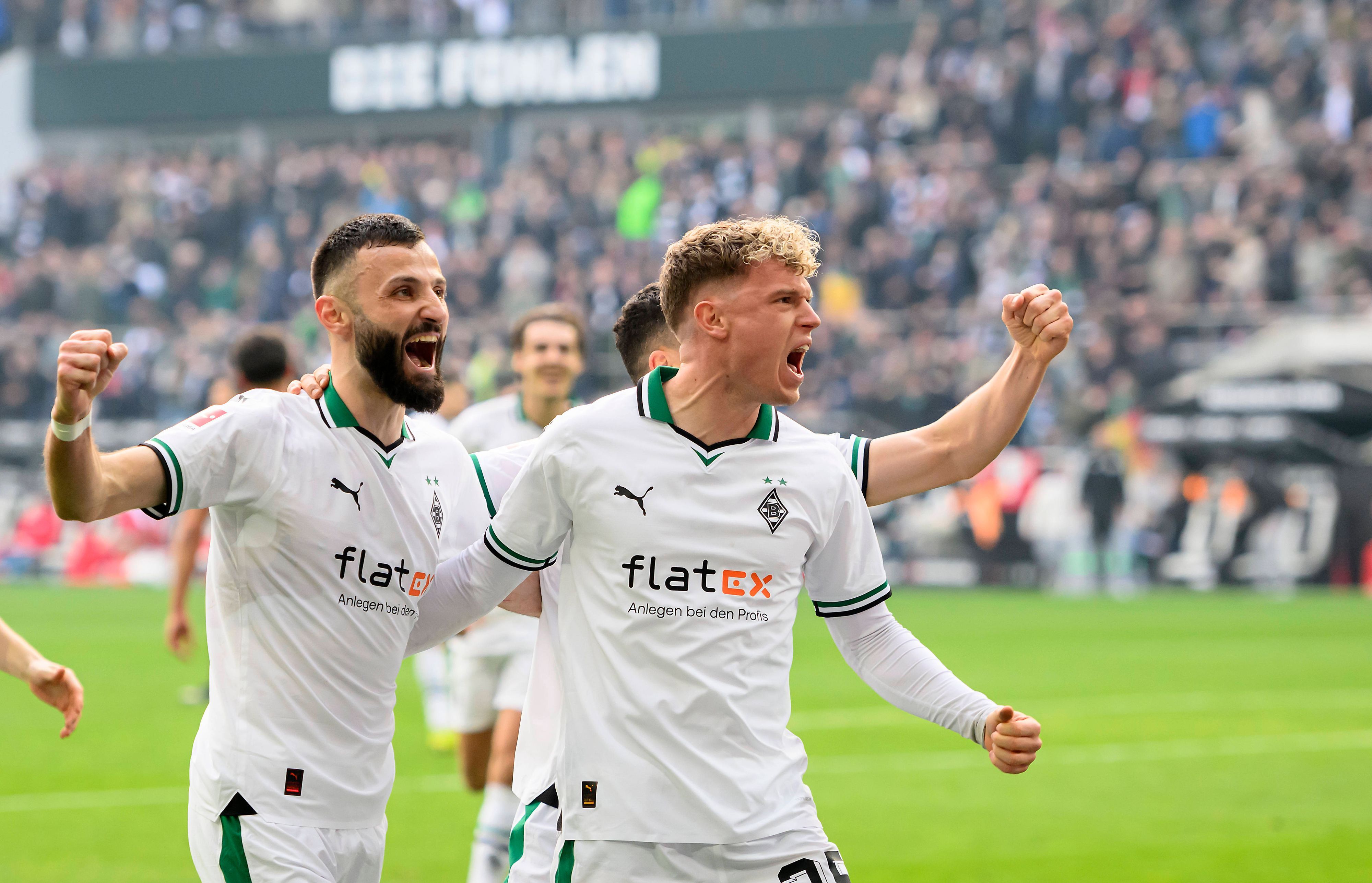 Robin Hack jubelt und schreit.