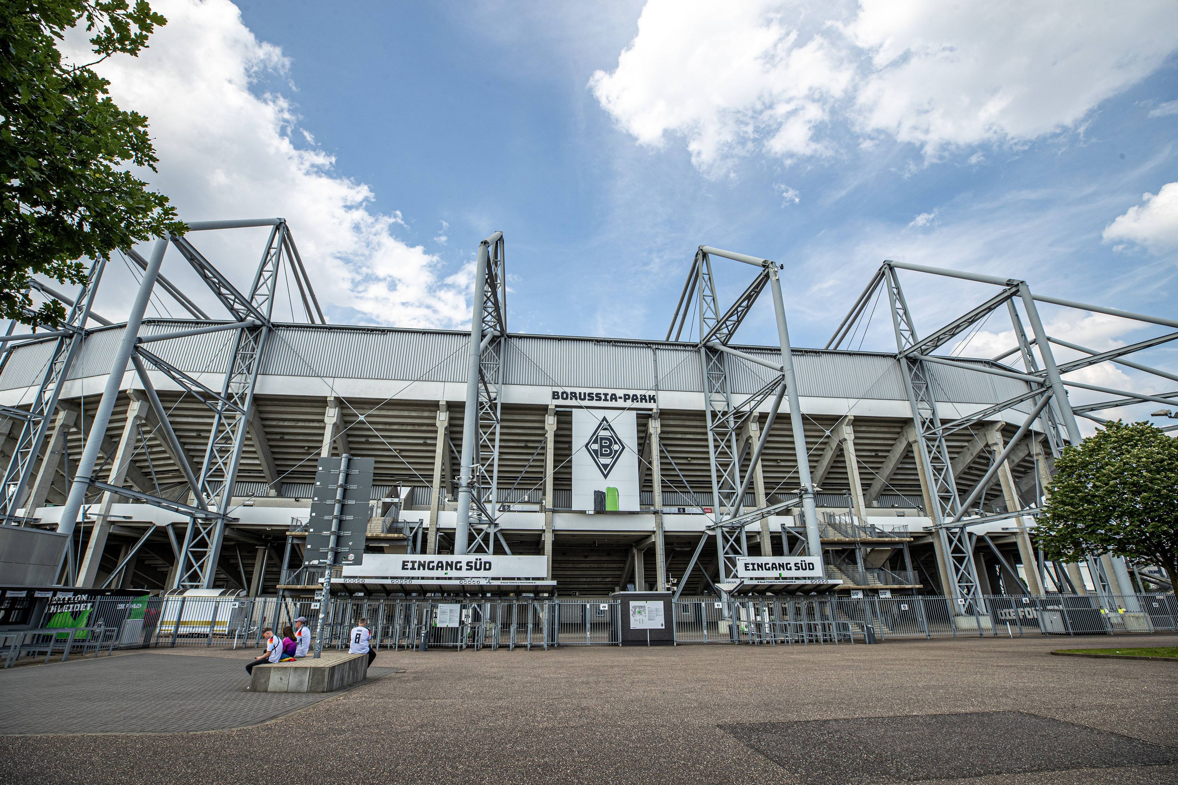 Der Borussia-Park bei Tag.