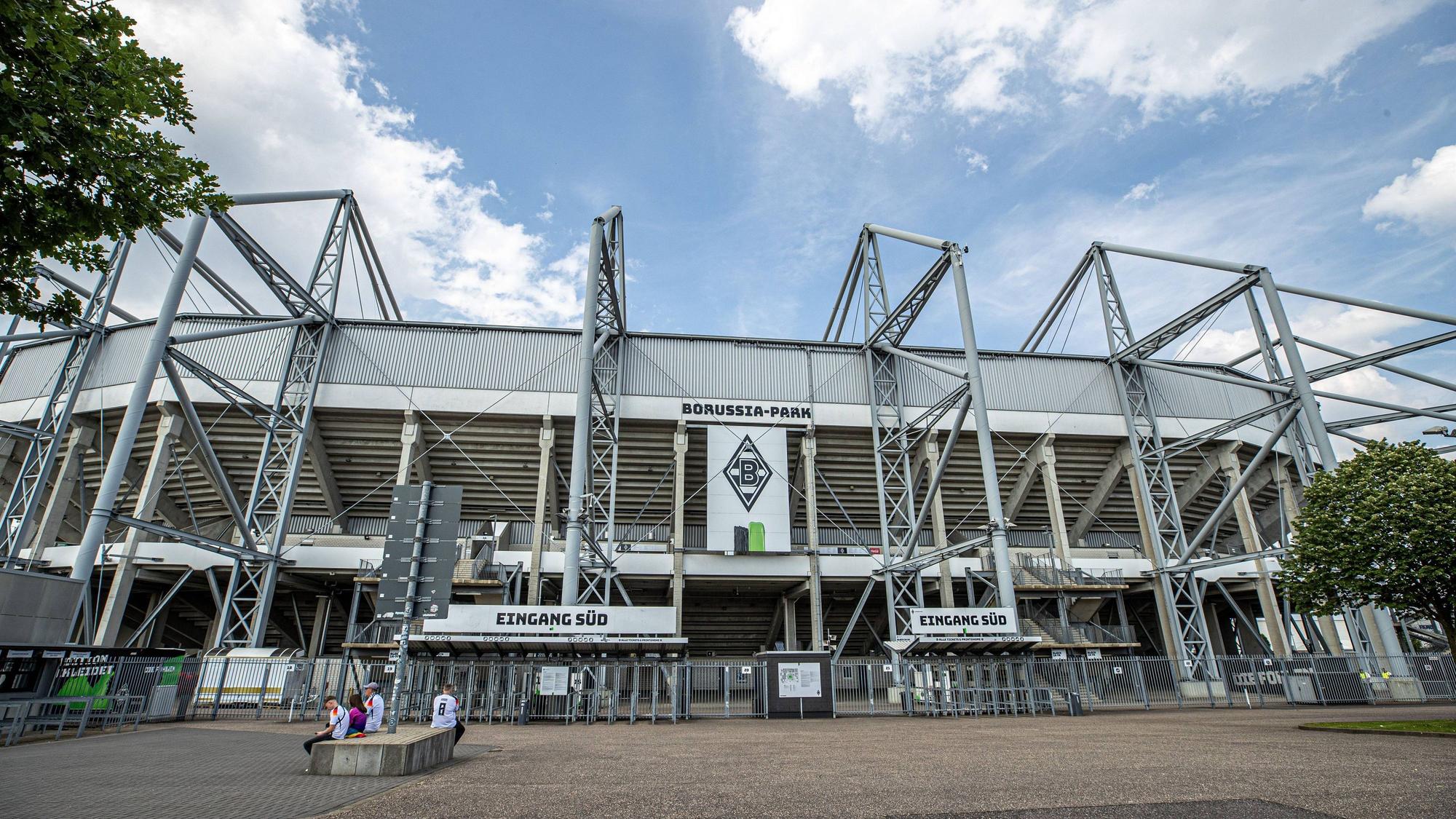 Der Borussia-Park bei Tag.