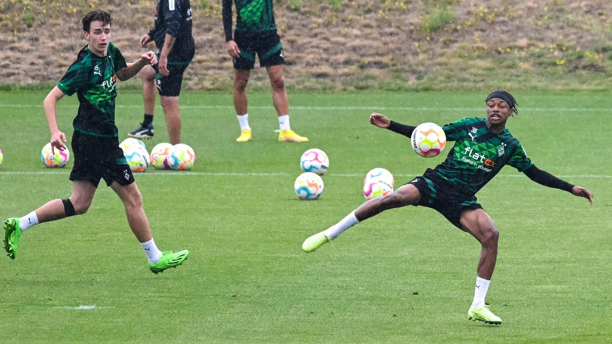 Simon Walden und Yvandro Borges Sanches beim Training.