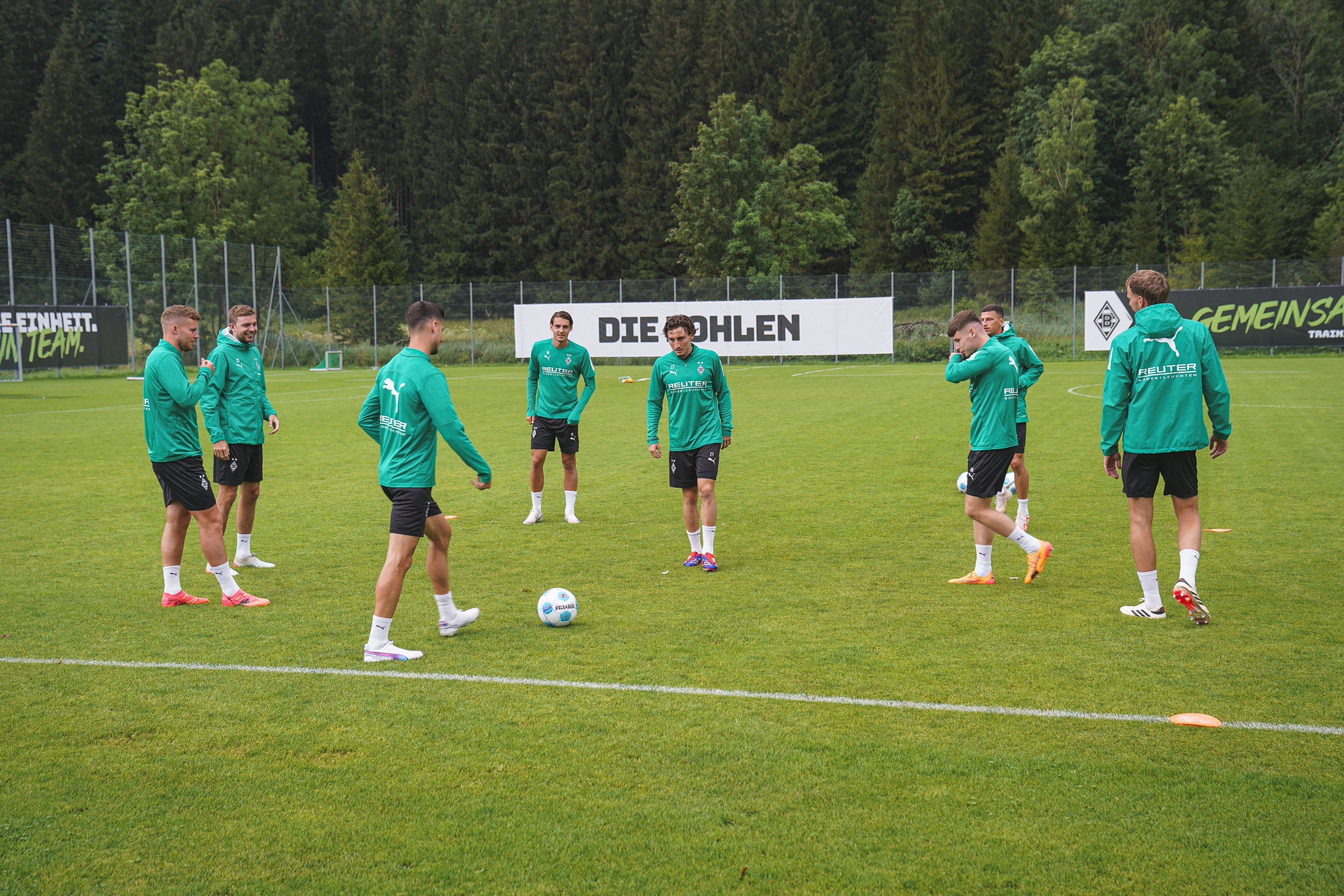 Die Profis von Borussia Mönchengladbach beim Eckchen-Spiel.