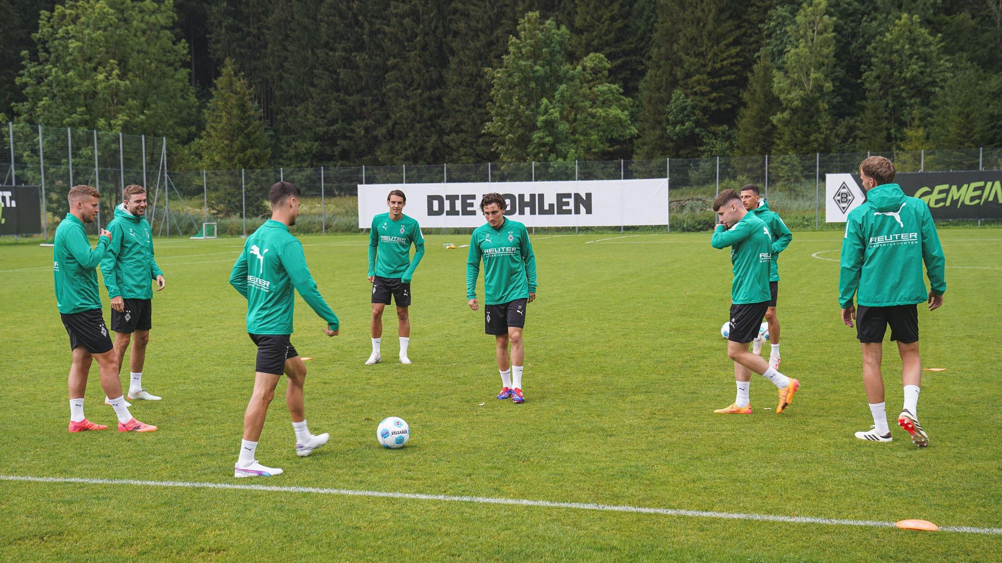 Die Profis von Borussia Mönchengladbach beim Eckchen-Spiel.