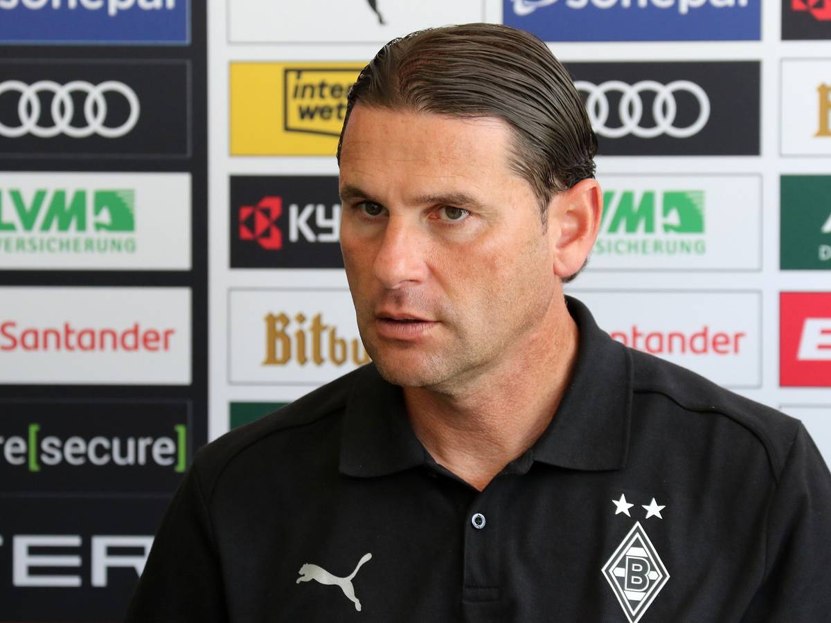 Borussia Mönchengladbachs Trainer Gerardo Seoane spricht bei einer Medienrunde in Rottach-Egern mit Journalisten.