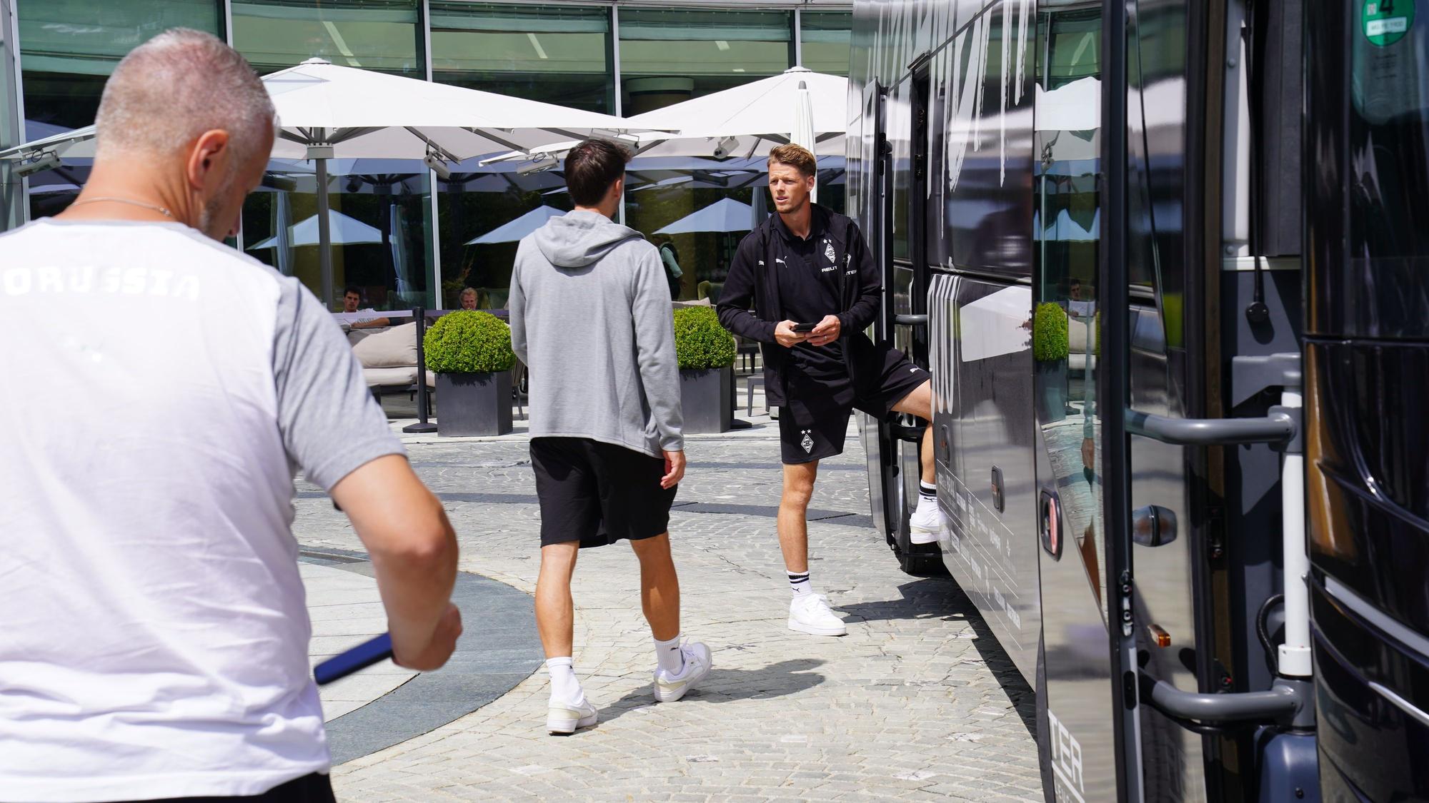 Jonas Omlin im Bus.