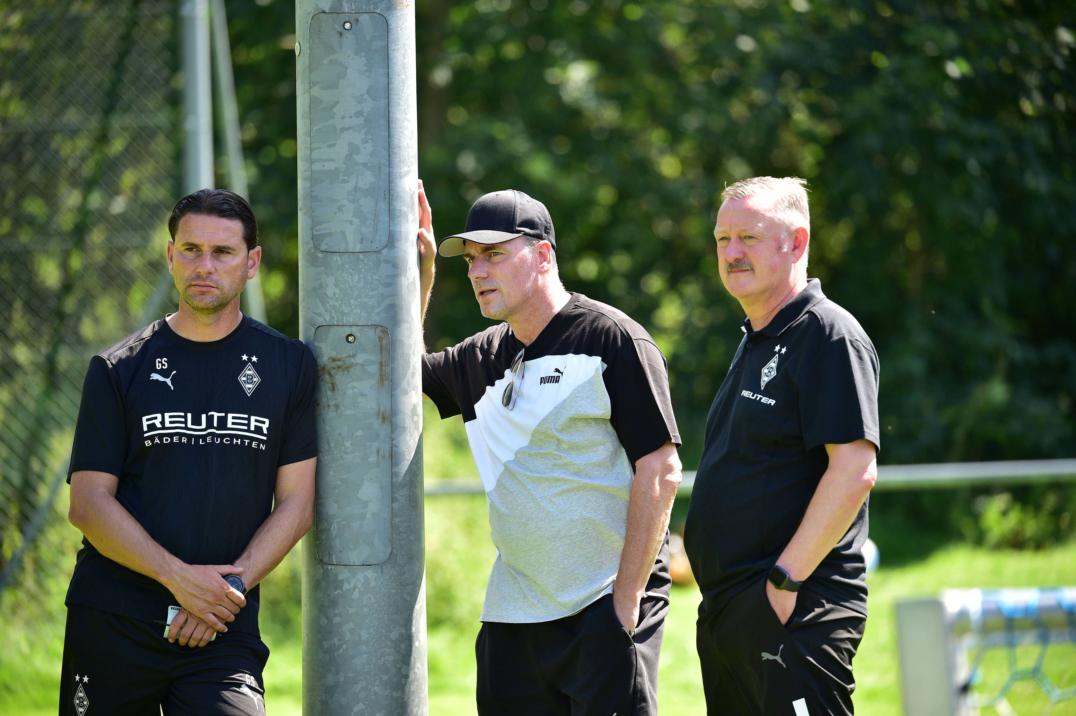 Gerardo Seoane, Steffen Korell und Roland Virkus am Trainingsplatz.