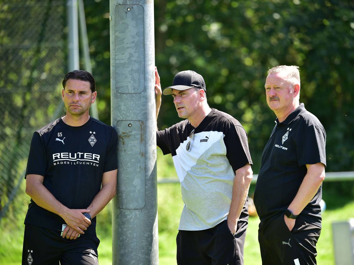 Gerardo Seoane, Steffen Korell und Roland Virkus am Trainingsplatz.